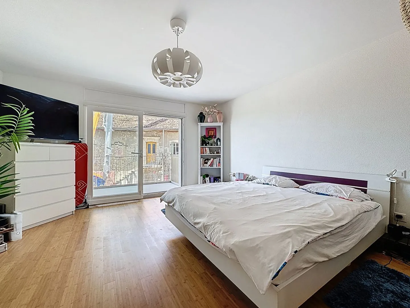 Congratulazioni - Appartamento di 4,5 locali con terrazza, balconi e ingresso privato, a 10 minuti da Losanna - Foto 7 di 13