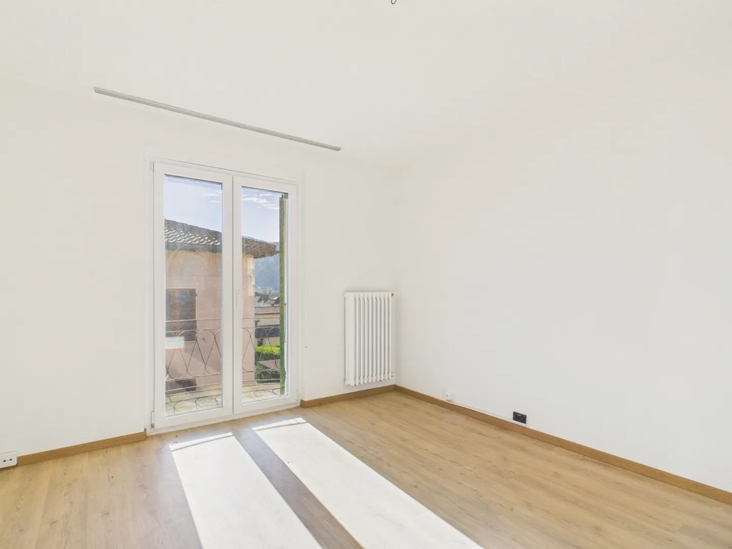 Great opportunity in Morbio Inferiore: Multifamily Building in Ve... - Photo 1 of 12