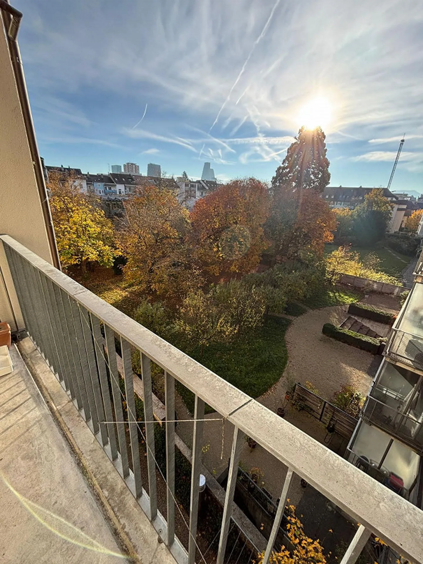 Appartamento 2.5 stanze appena ristrutturato in posizione centrale vicino al Reno - Foto 1 di 8