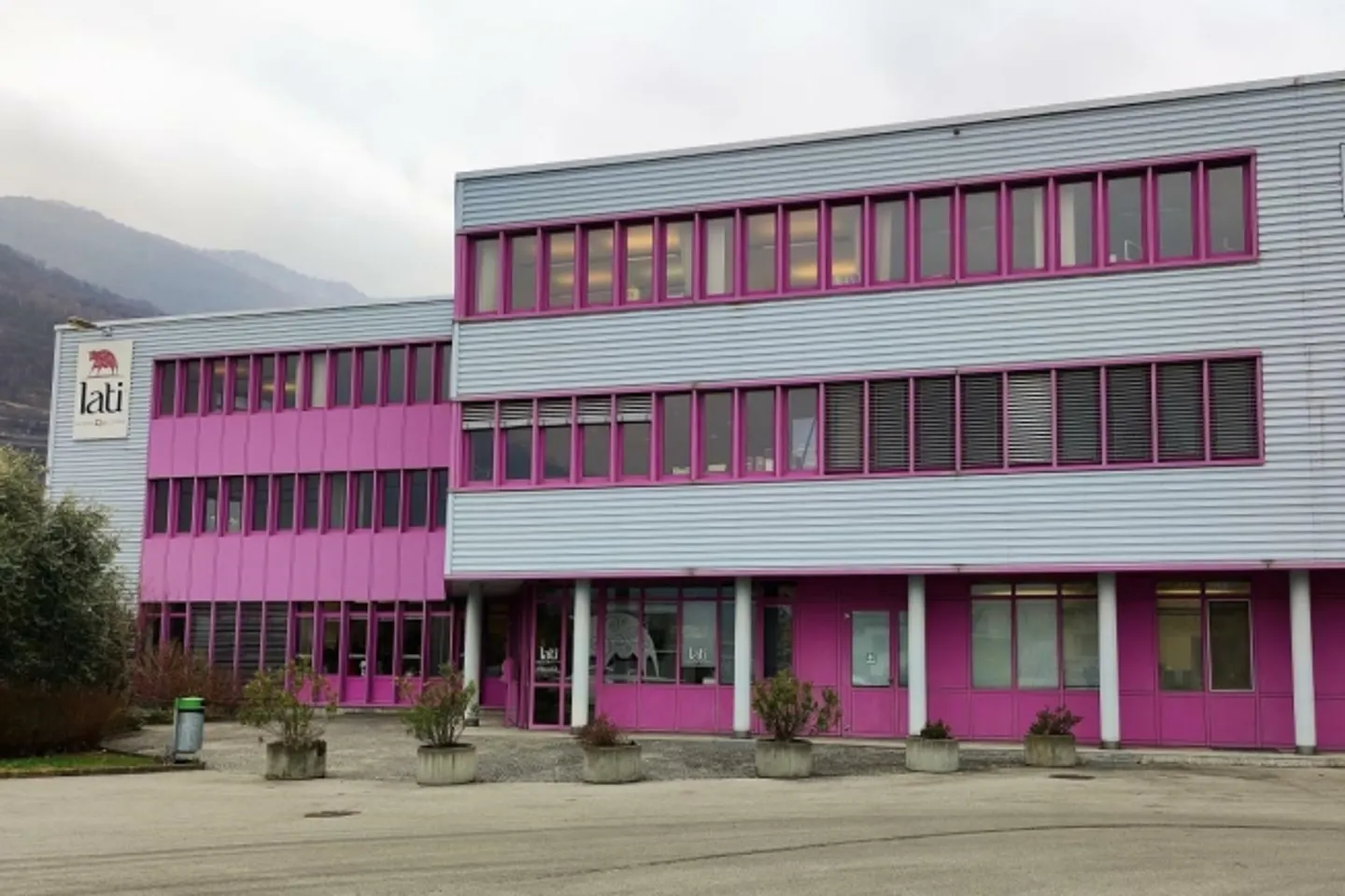 Espace commercial spacieux avec potentiel - Photo 1 sur 1