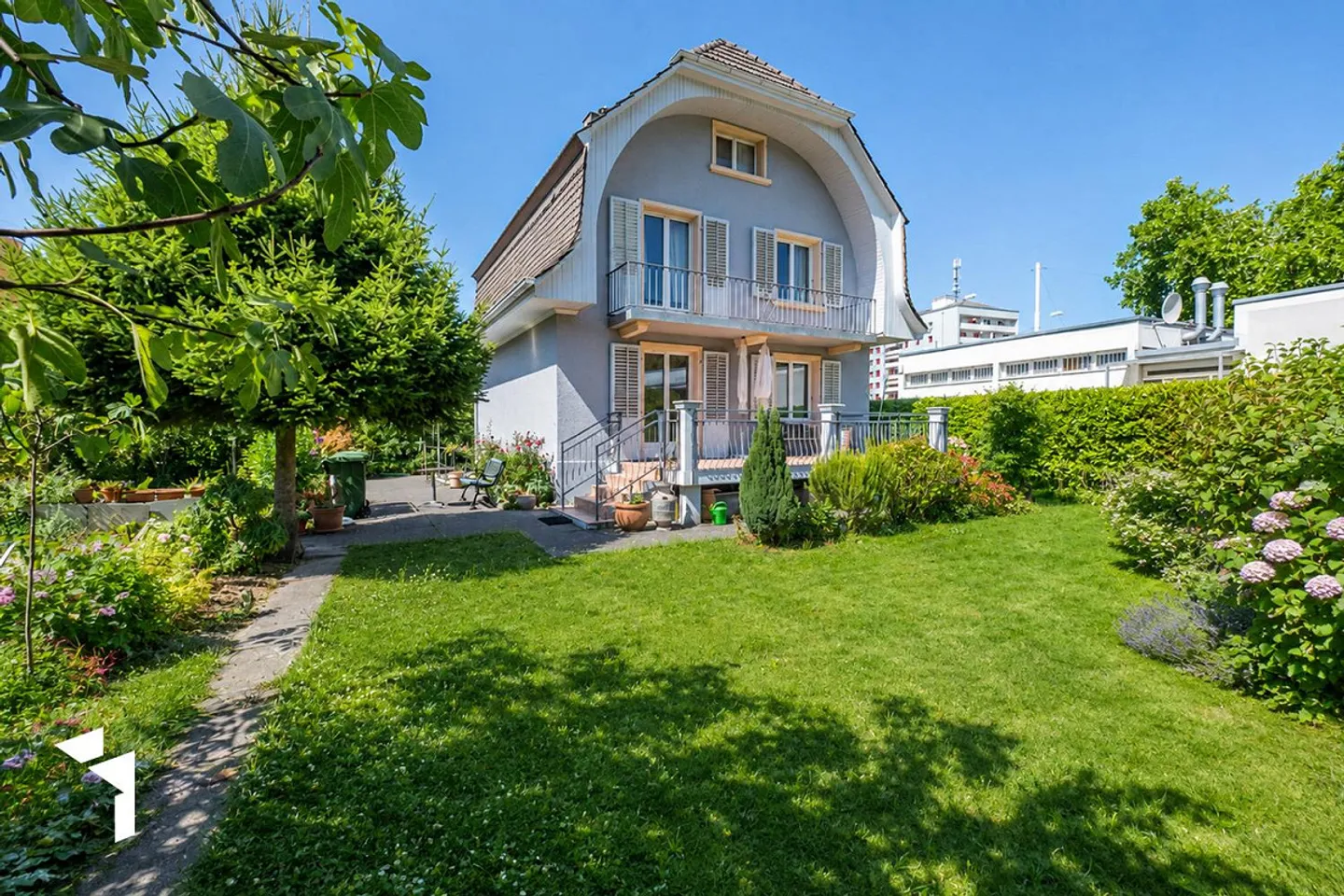 Fehr Immobilien - Top gepflegtes 5.5-Zimmer-EFH an zentraler Lage - Foto 1 von 14