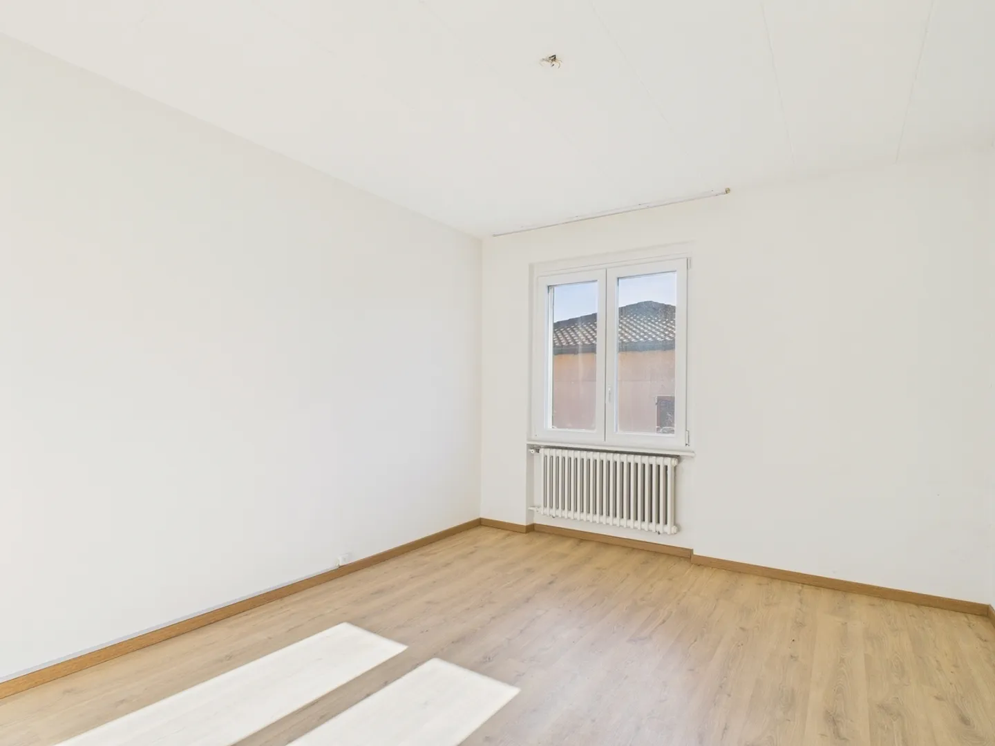 Great opportunity in Morbio Inferiore: Multifamily Building in Ve... - Photo 10 of 12