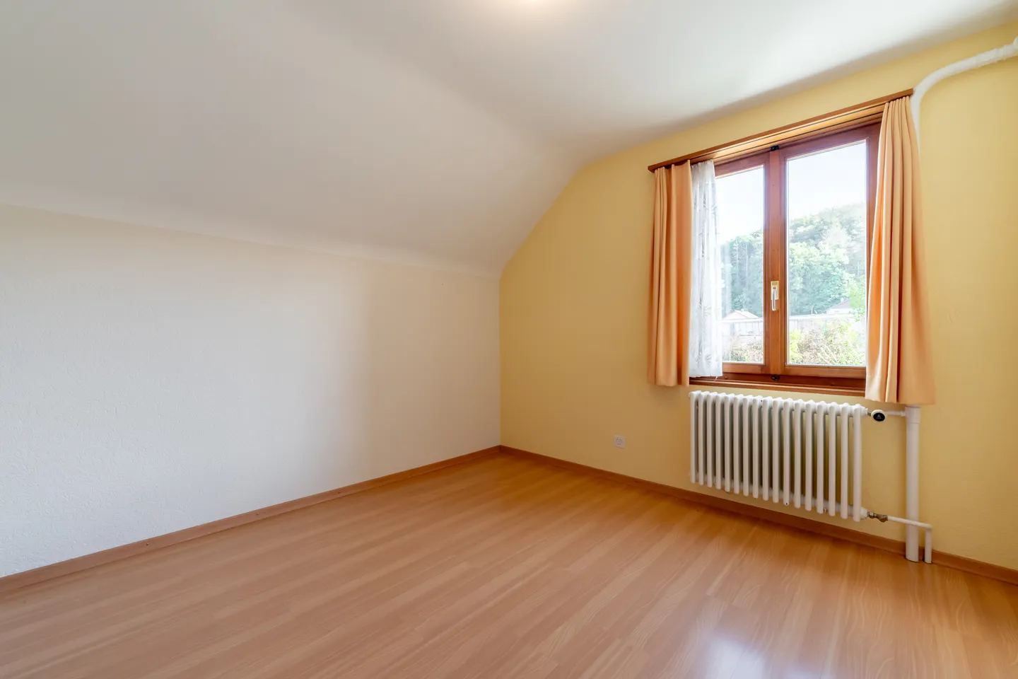 Charmantes Freistehendes Einfamilienhaus - Foto 8 von 9