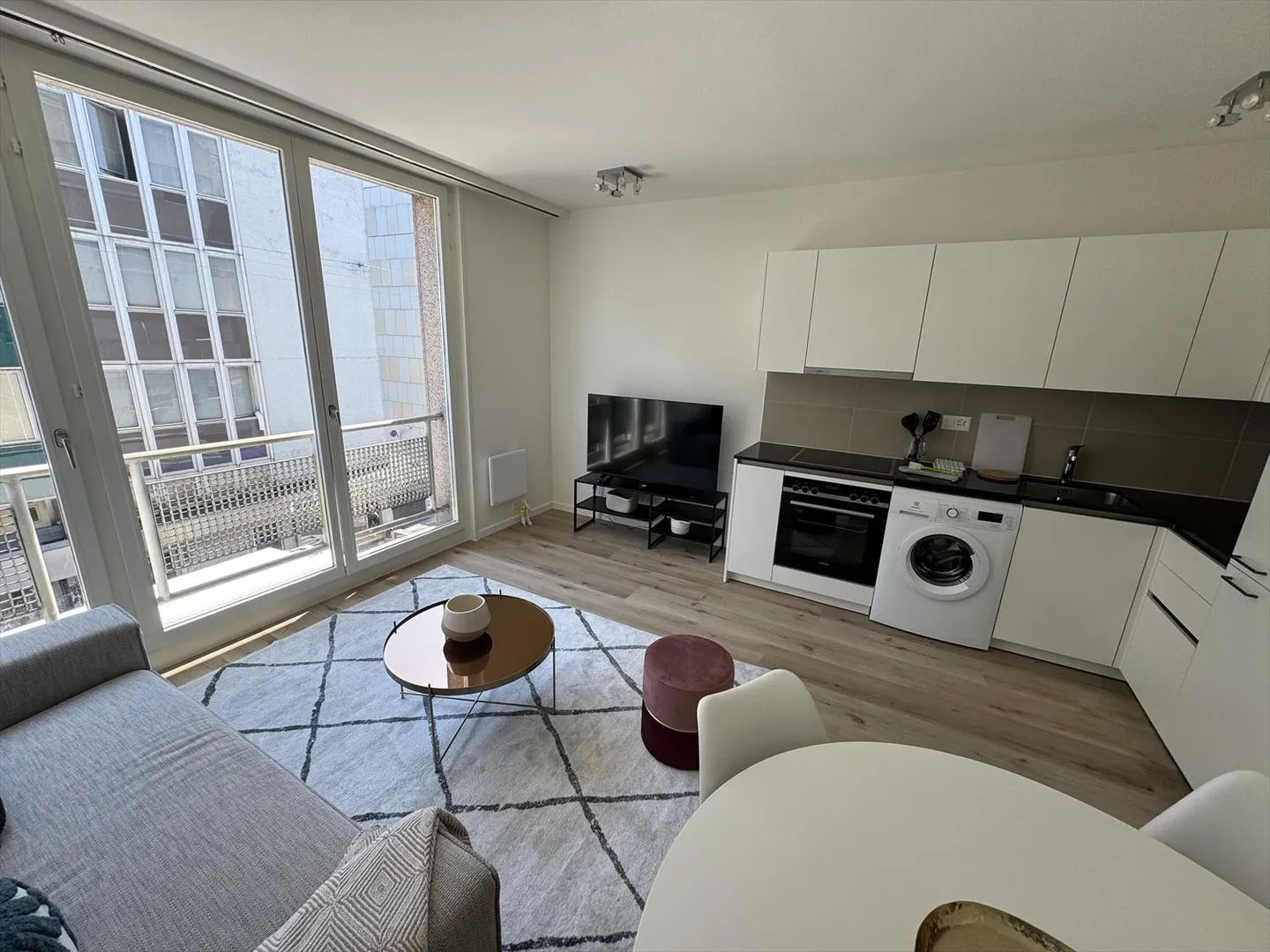 Appartamento arredato con 3 stanze - Foto 3 di 8