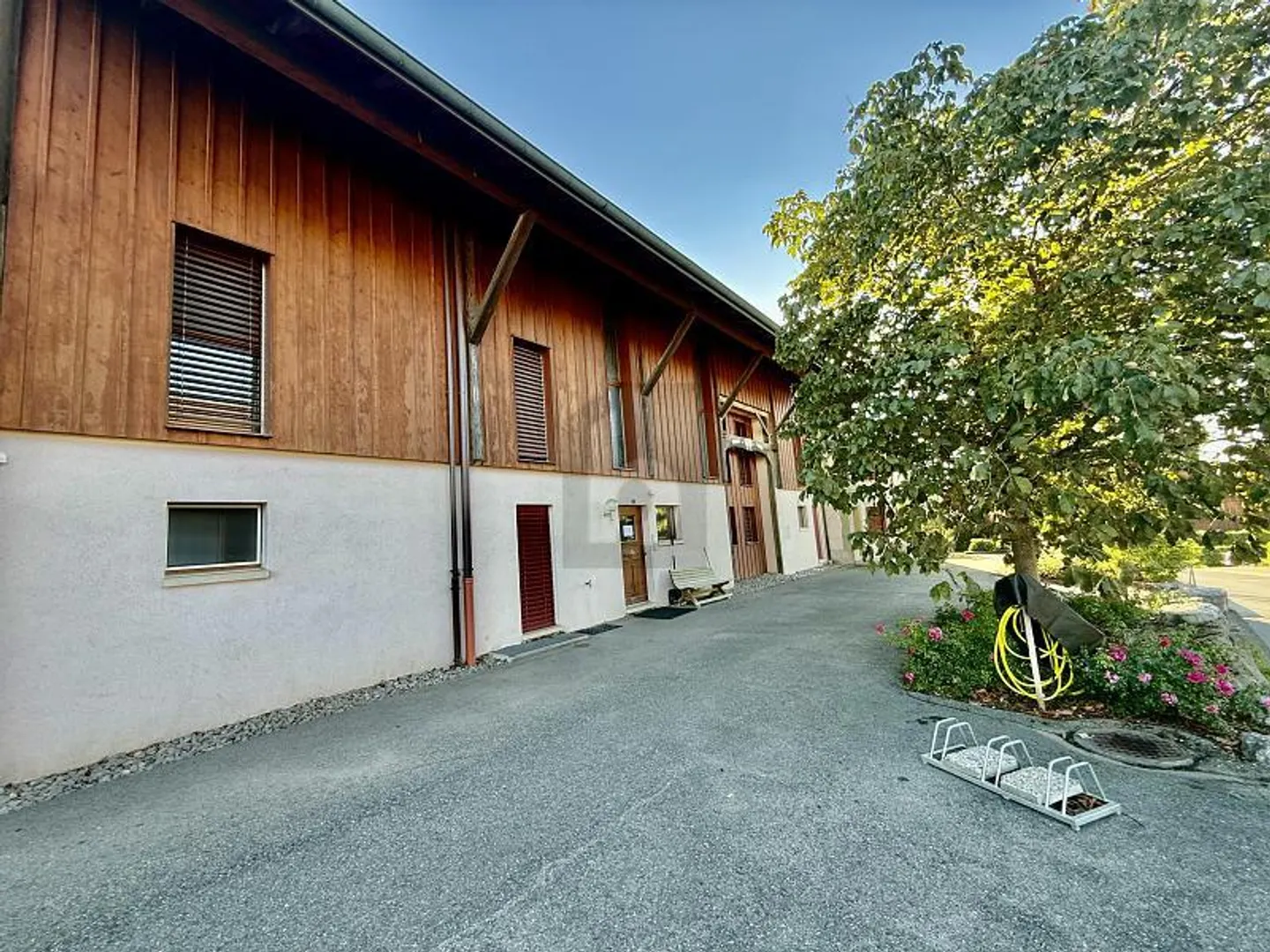 GERÄUMIG UND RUHIG MIT UNVERBAUTER AUSSICHT - Foto 1 von 6