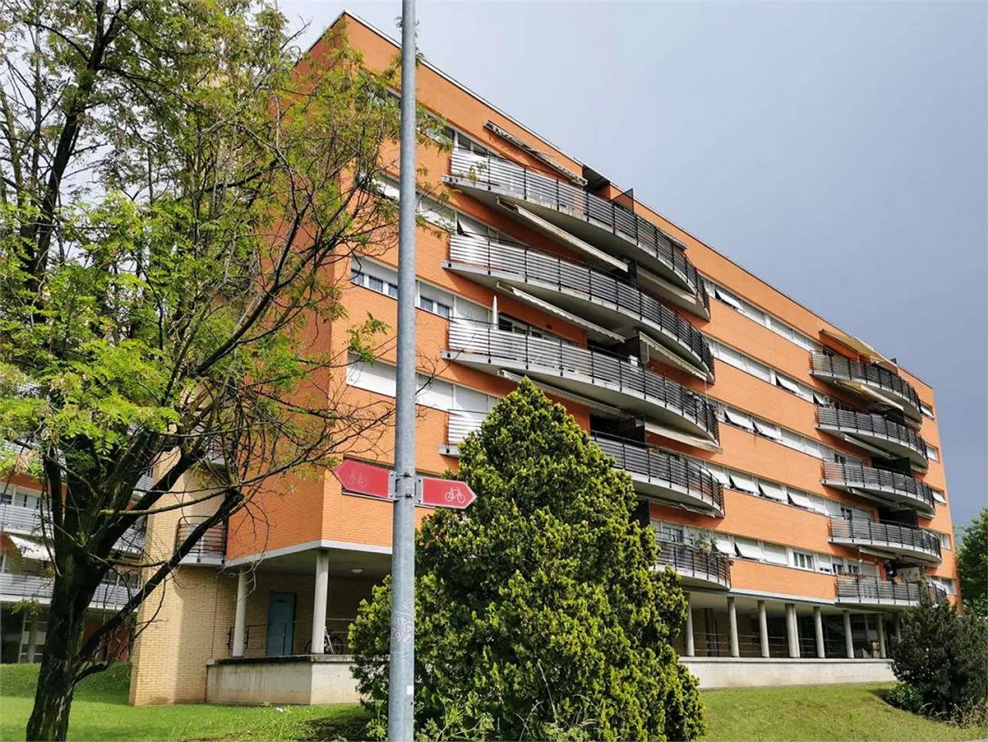 Ampio appartamento di 3,5 locali in una posizione ben collegata - Foto 1 di 5
