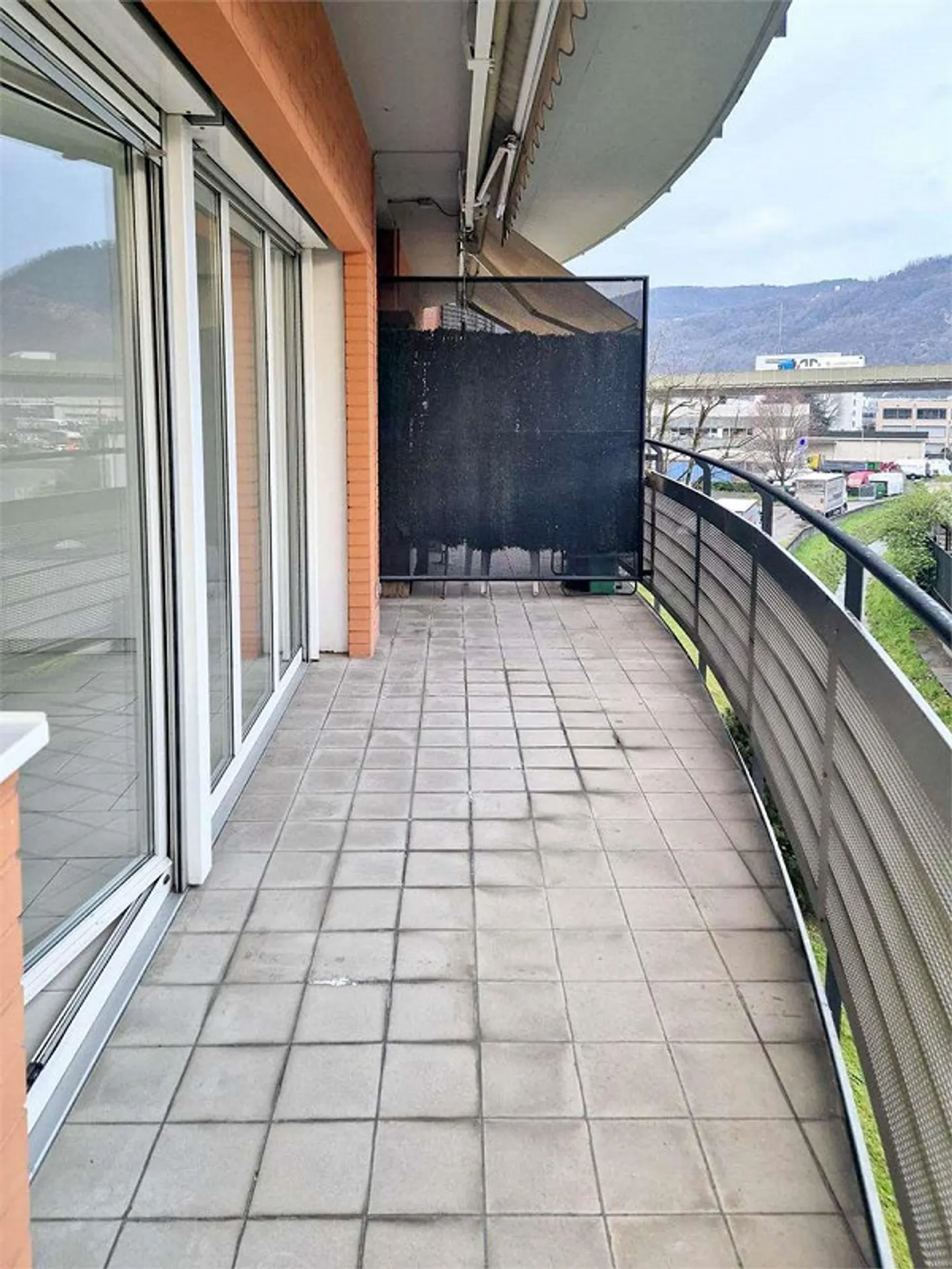 Ampio appartamento di 3,5 locali in una posizione ben collegata - Foto 5 di 5
