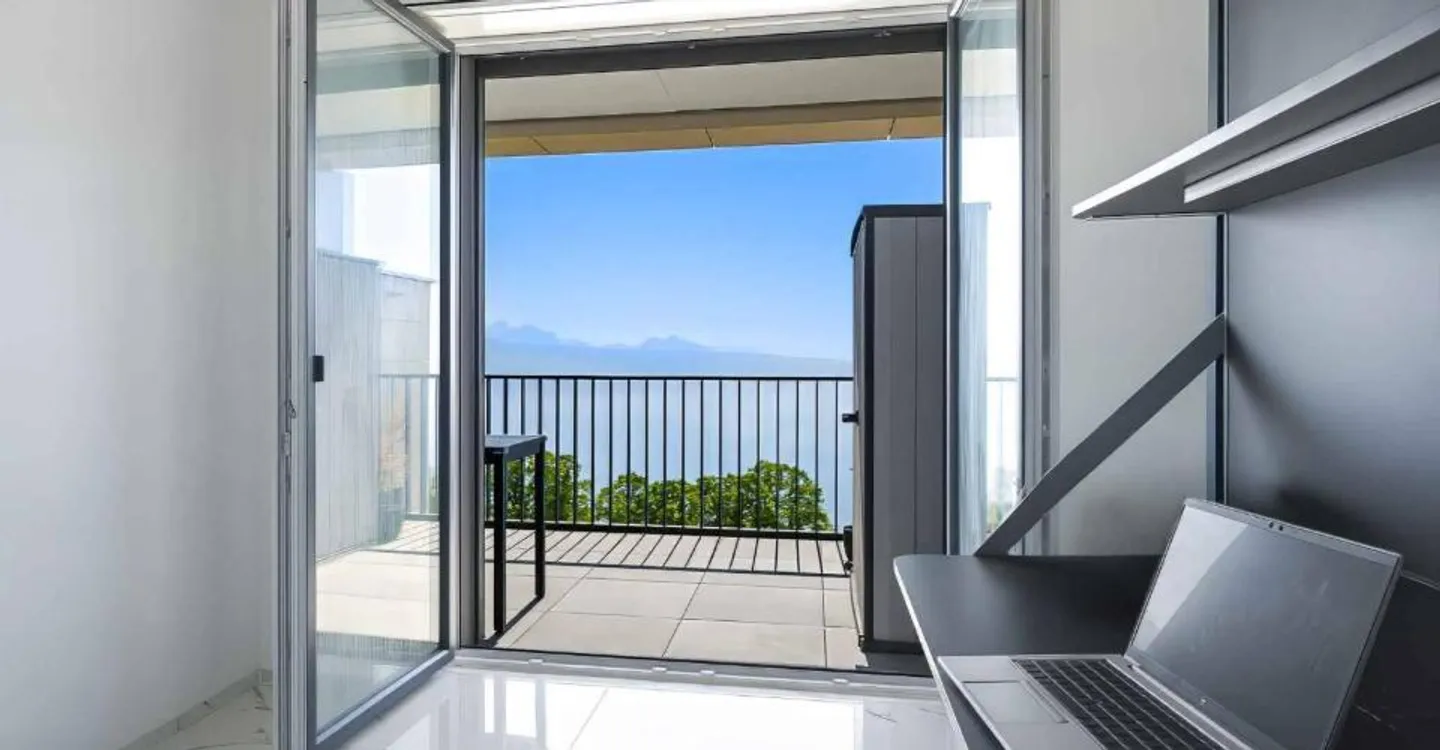Luxury Attique Apartment with Lake View - Photo 9 of 12