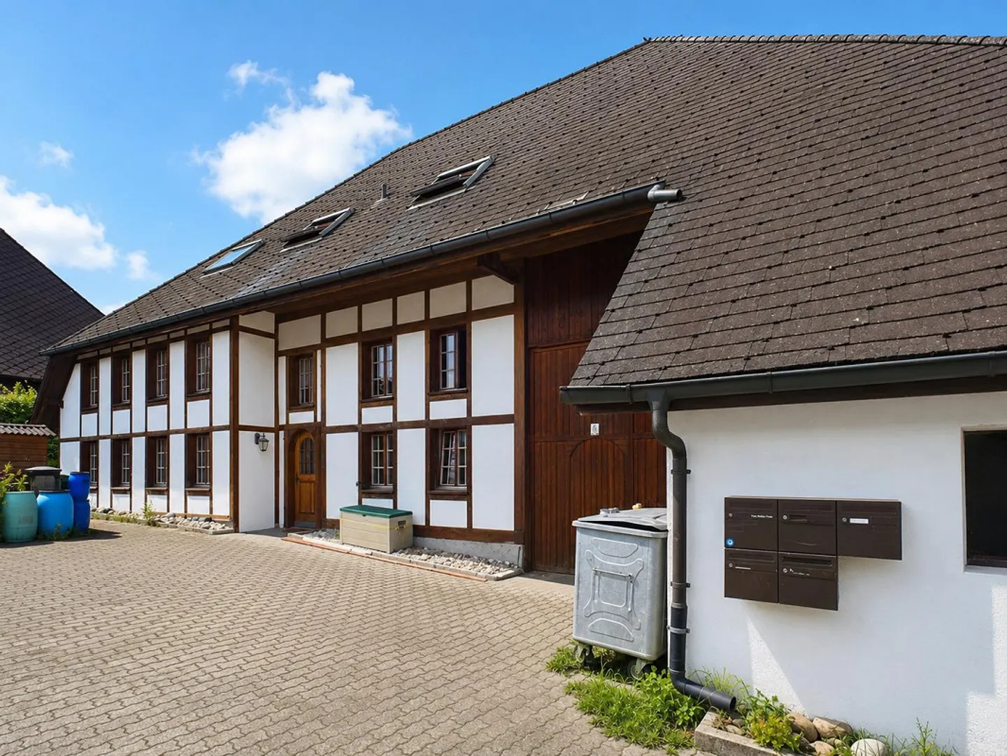 Charmantes Mehrfamilienhaus - Foto 1 von 11