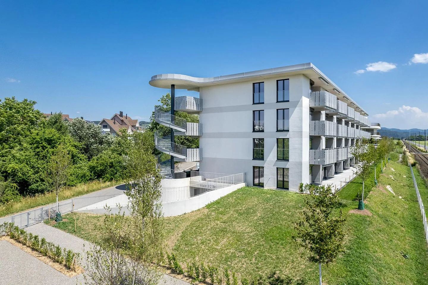 Living where light and style meet - Photo 2 of 9