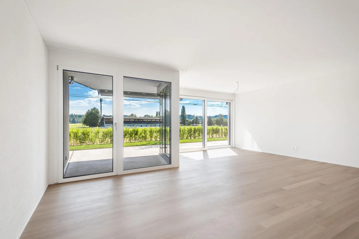 Living where light and style meet - Photo 5 of 9