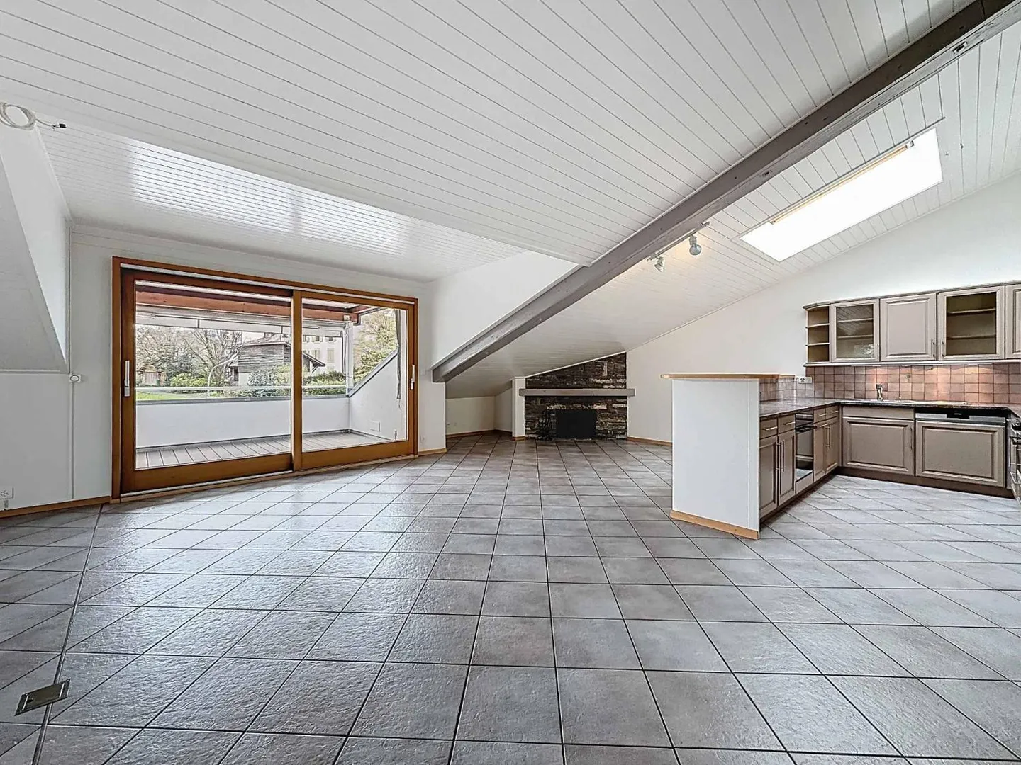 Ultimo piano 4.5 stanze - Foto 3 di 12