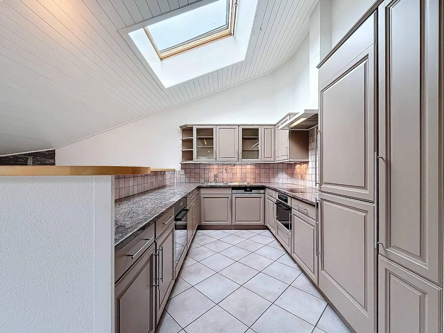 Ultimo piano 4.5 stanze - Foto 5 di 12