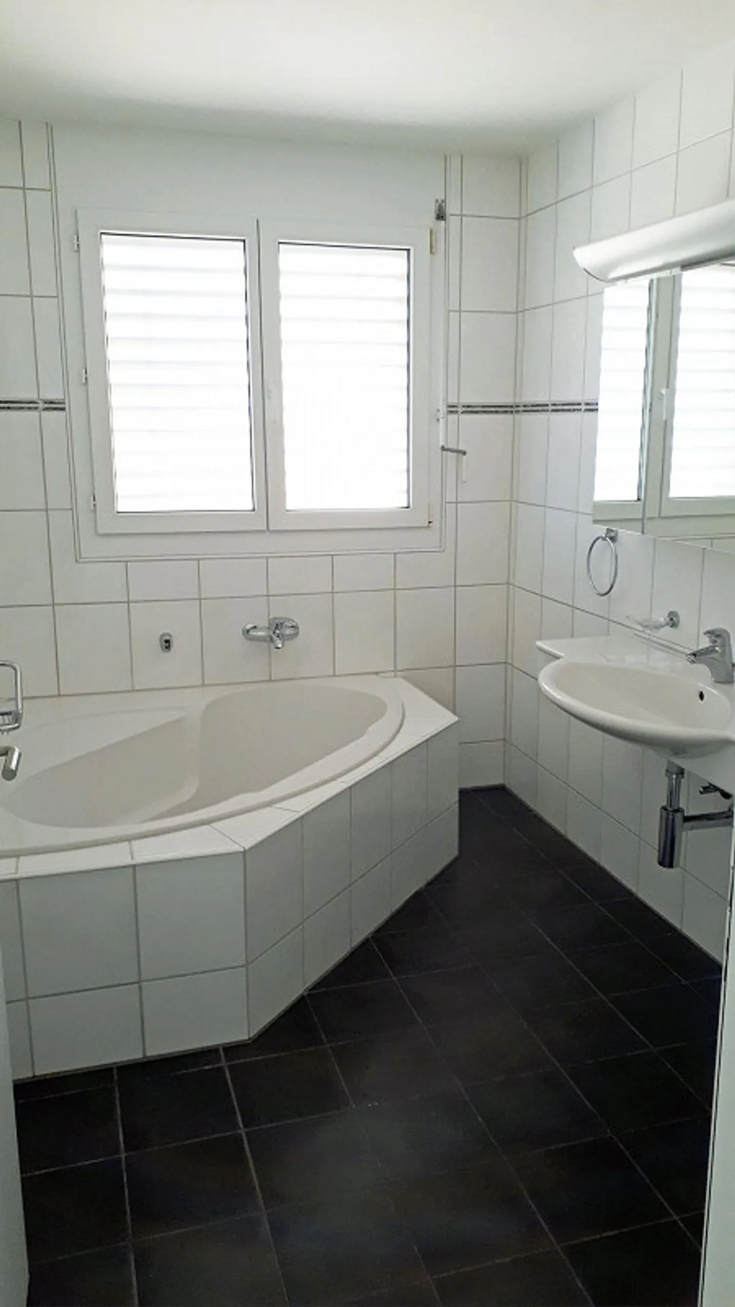 Garden apartment with additional basement room! - Photo 6 of 7