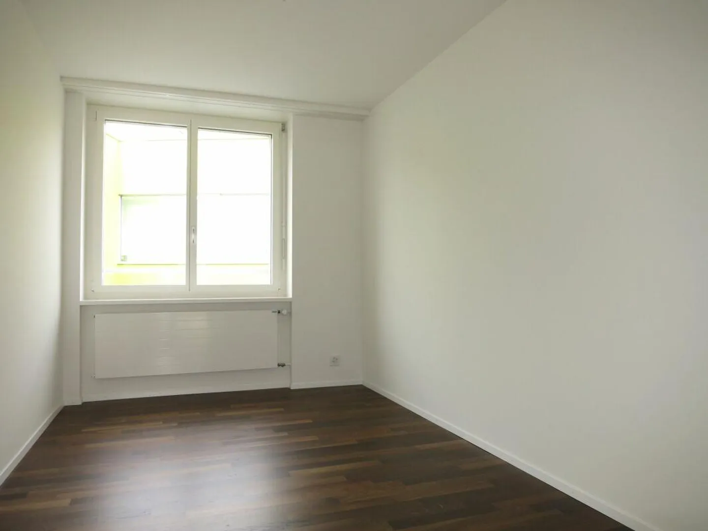 Appartement moderne de 3,5 pièces dans un emplacement central - Photo 4 sur 8
