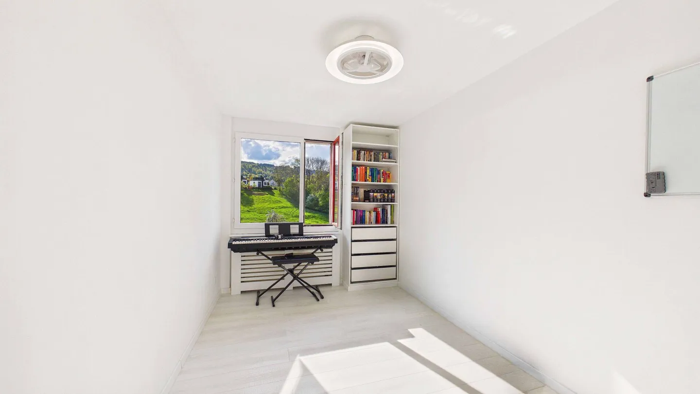 Stylish living in a quiet and central location in Dietikon - Photo 11 of 17