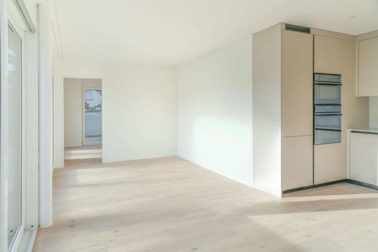 Appartamento moderno con ampia terrazza - Foto 5 di 12