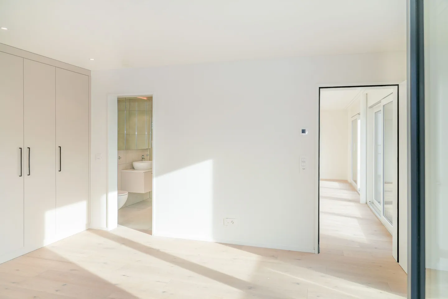 Appartamento moderno con ampia terrazza - Foto 6 di 12