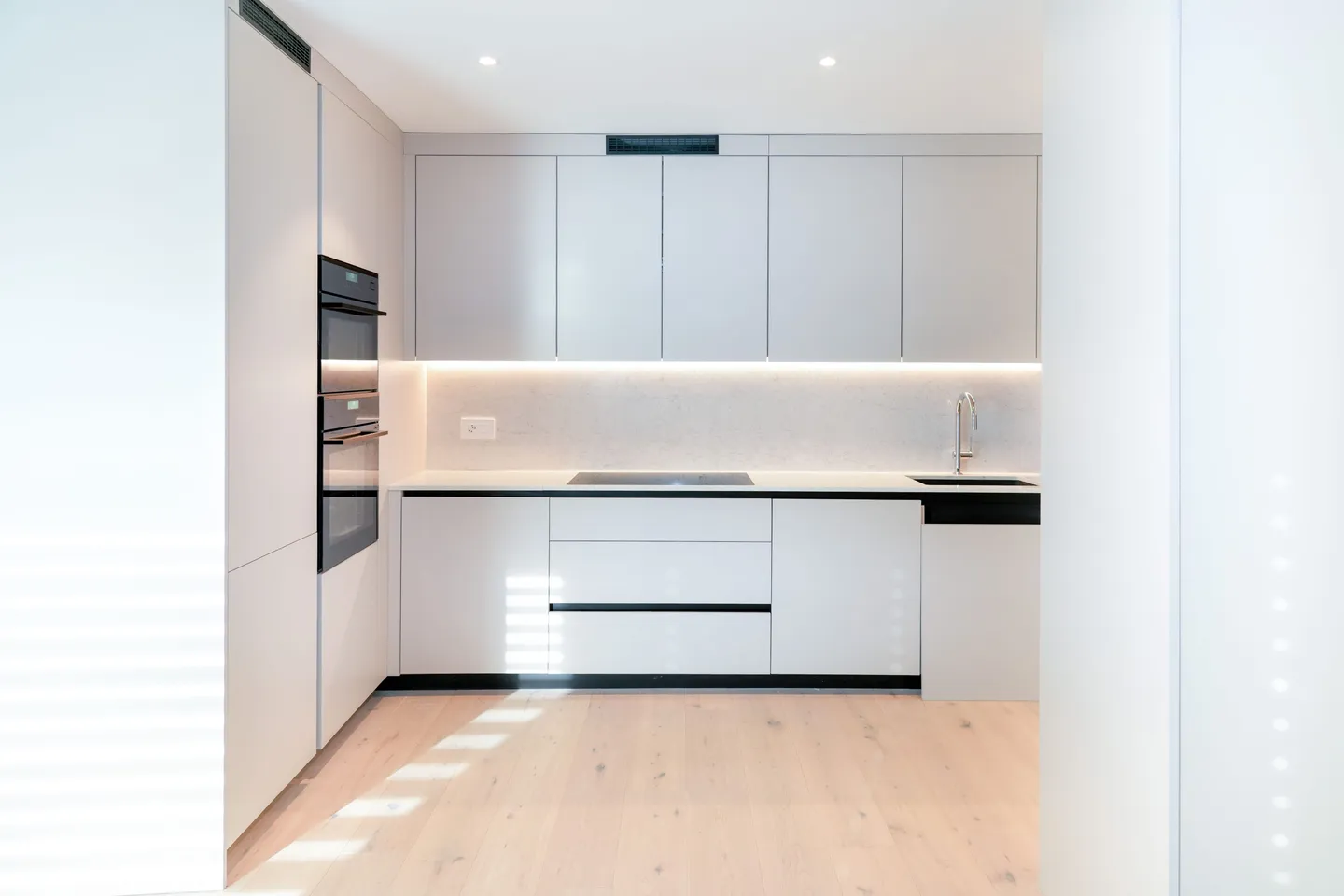 Appartamento moderno con ampia terrazza - Foto 4 di 12