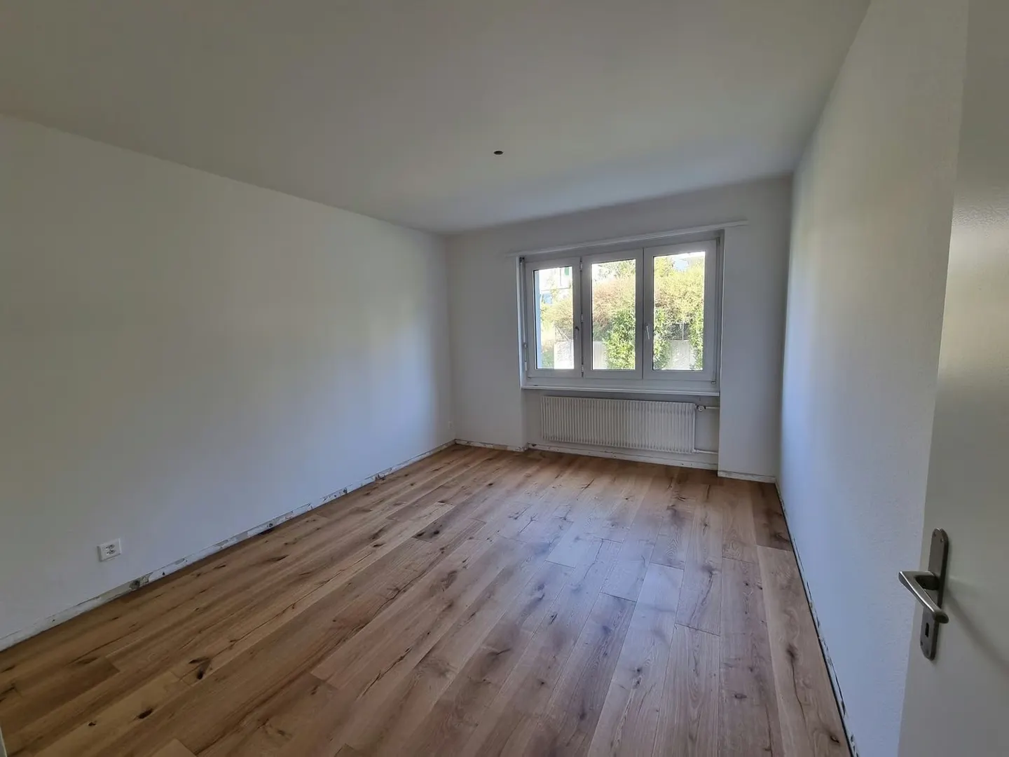 Bella appartamento di 3 stanze con balcone a Rüfenacht BE - Foto 5 di 12