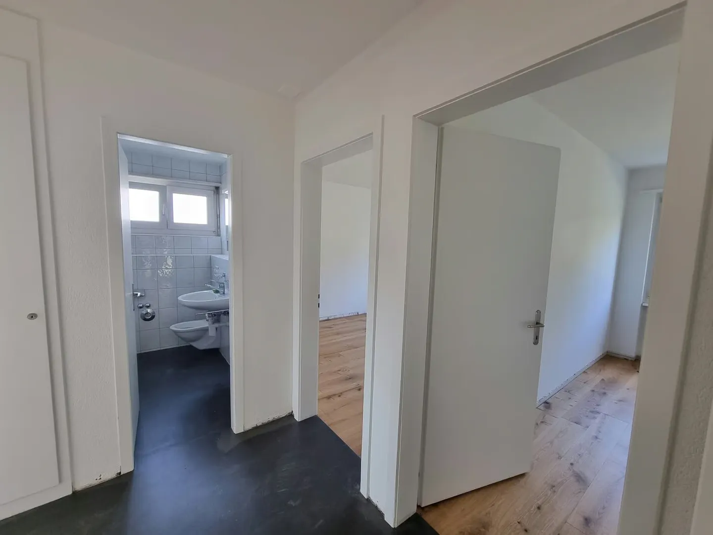 Bella appartamento di 3 stanze con balcone a Rüfenacht BE - Foto 4 di 12