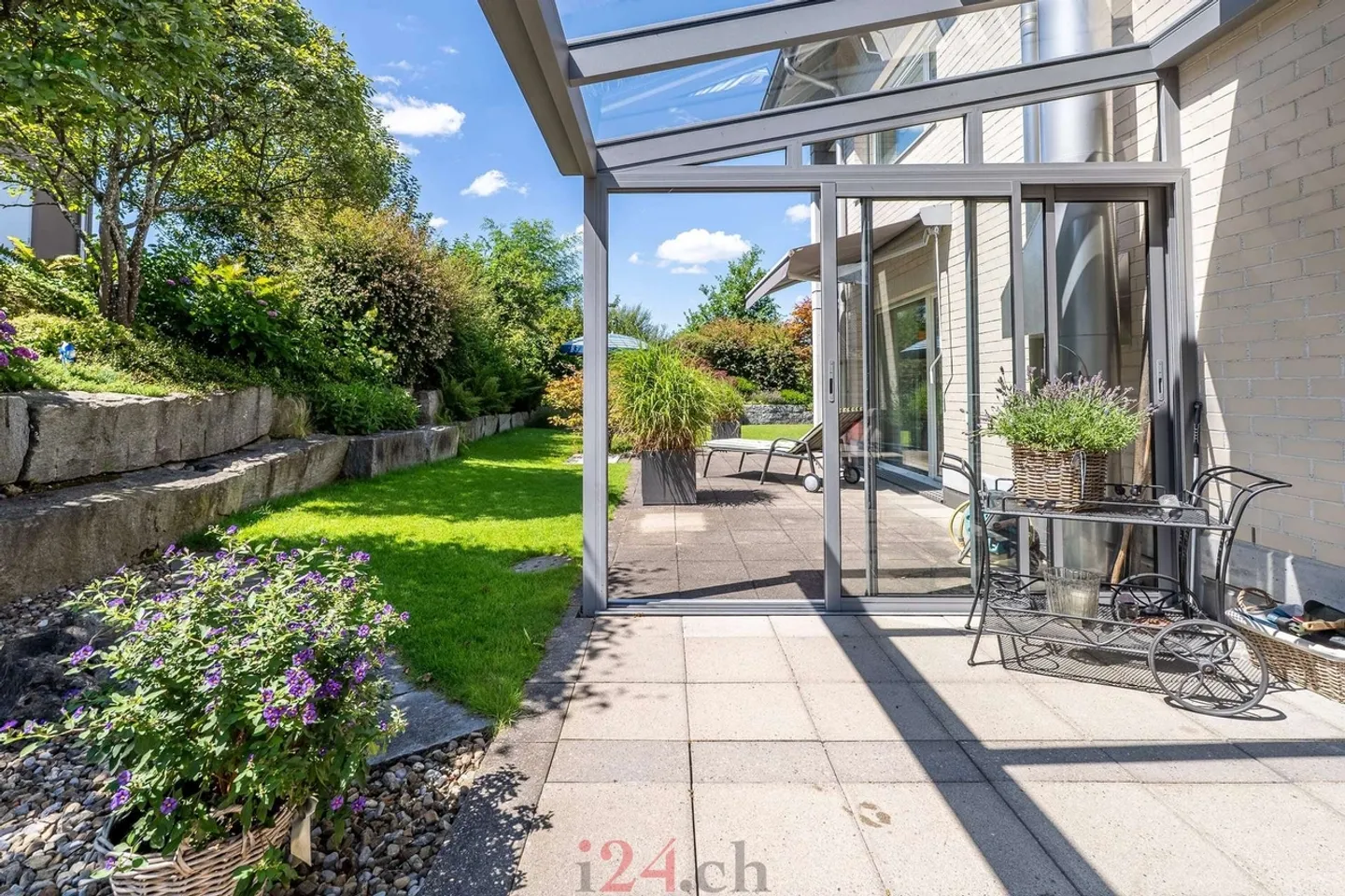 Viel Platz, viel Aussicht ? Grosszügiges Einfamilienhaus über dem Zürichsee - Foto 10 von 12