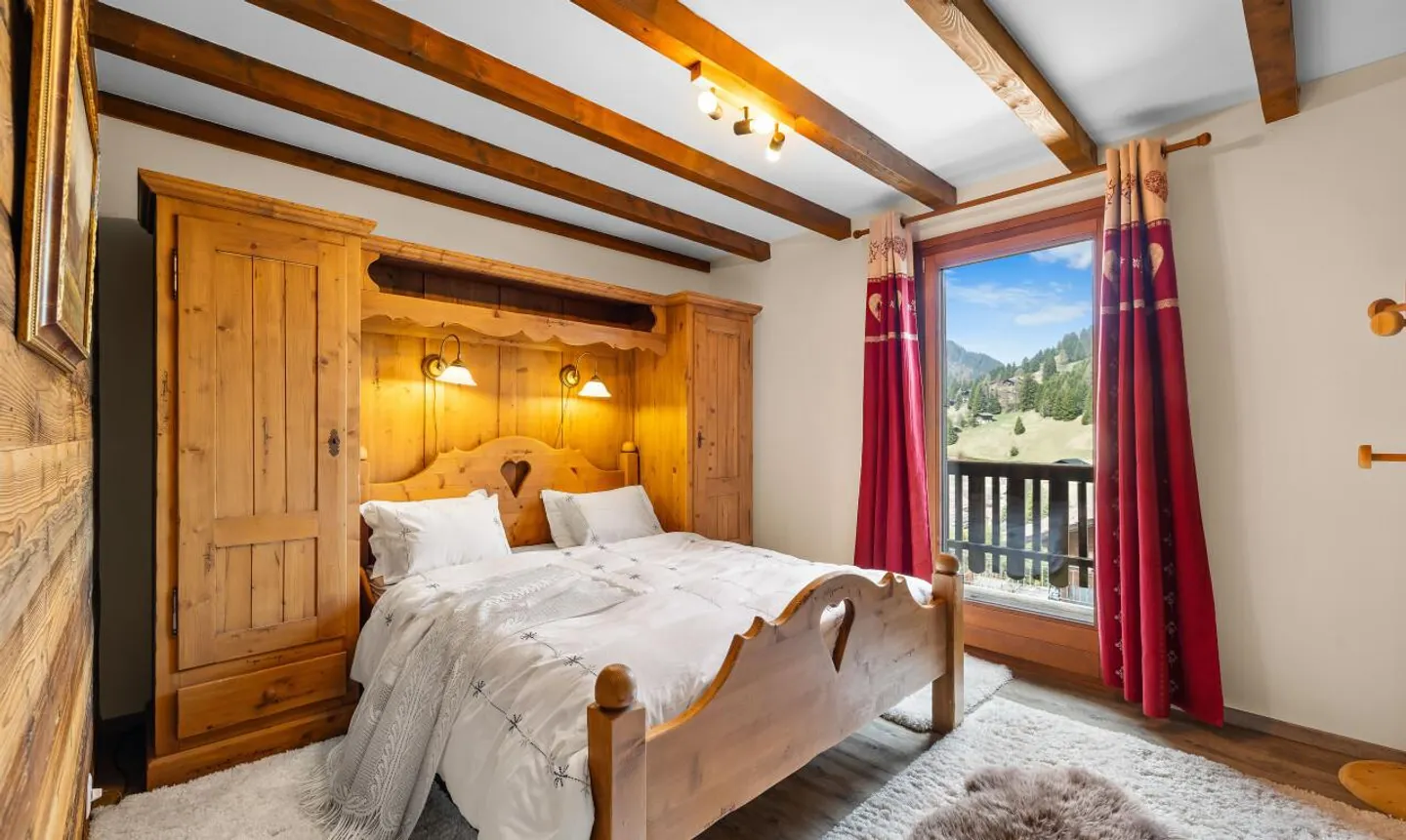 Exklusiv: Wunderschönes, kürzlich renoviertes Chalet mit 5 Schlafzimmern - Foto 7 von 11
