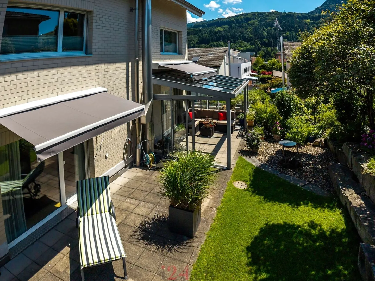 Viel Platz, viel Aussicht ? Grosszügiges Einfamilienhaus über dem Zürichsee - Foto 11 von 12