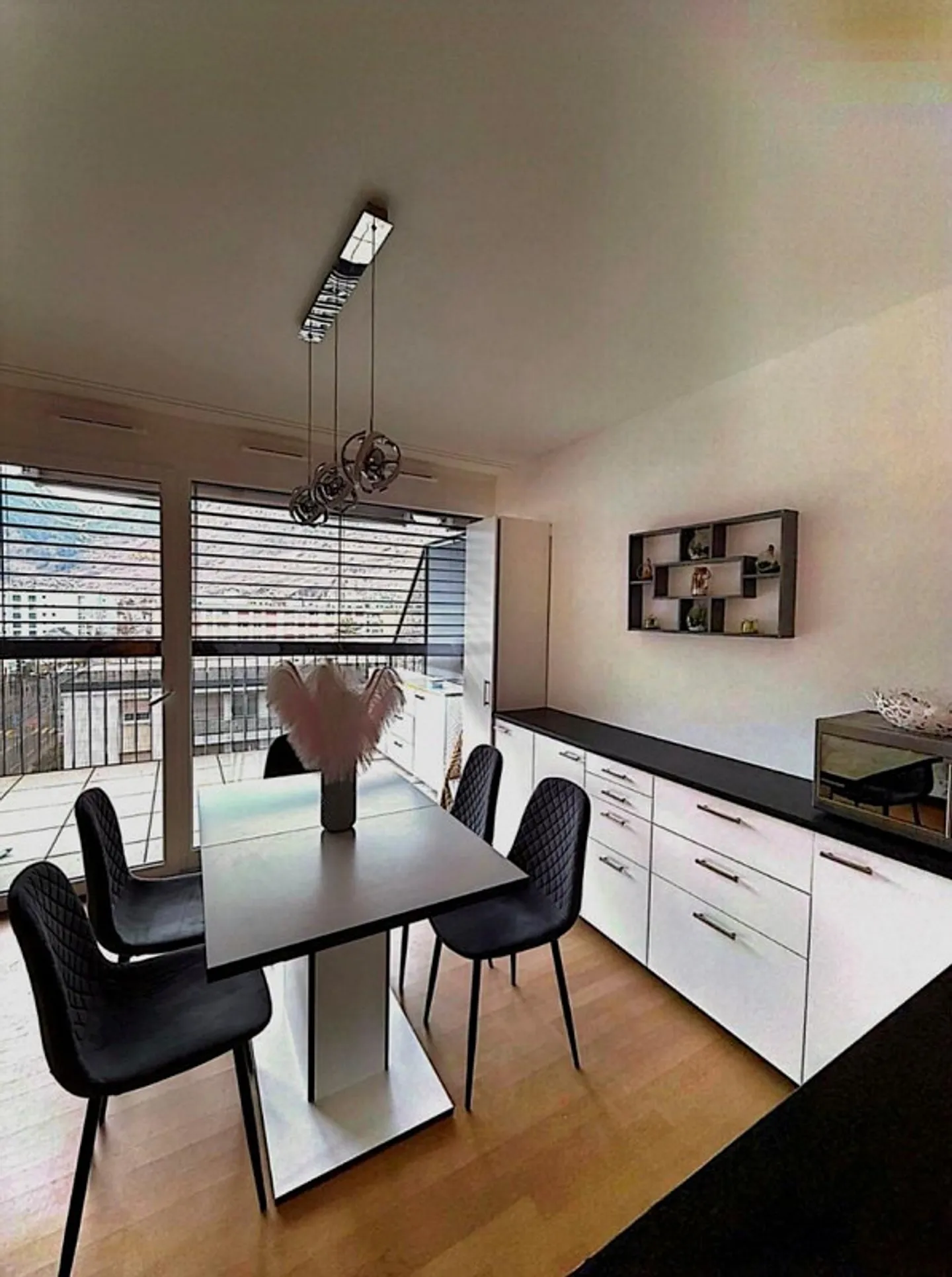 Alloggio luminoso vicino alla stazione - Foto 3 di 6