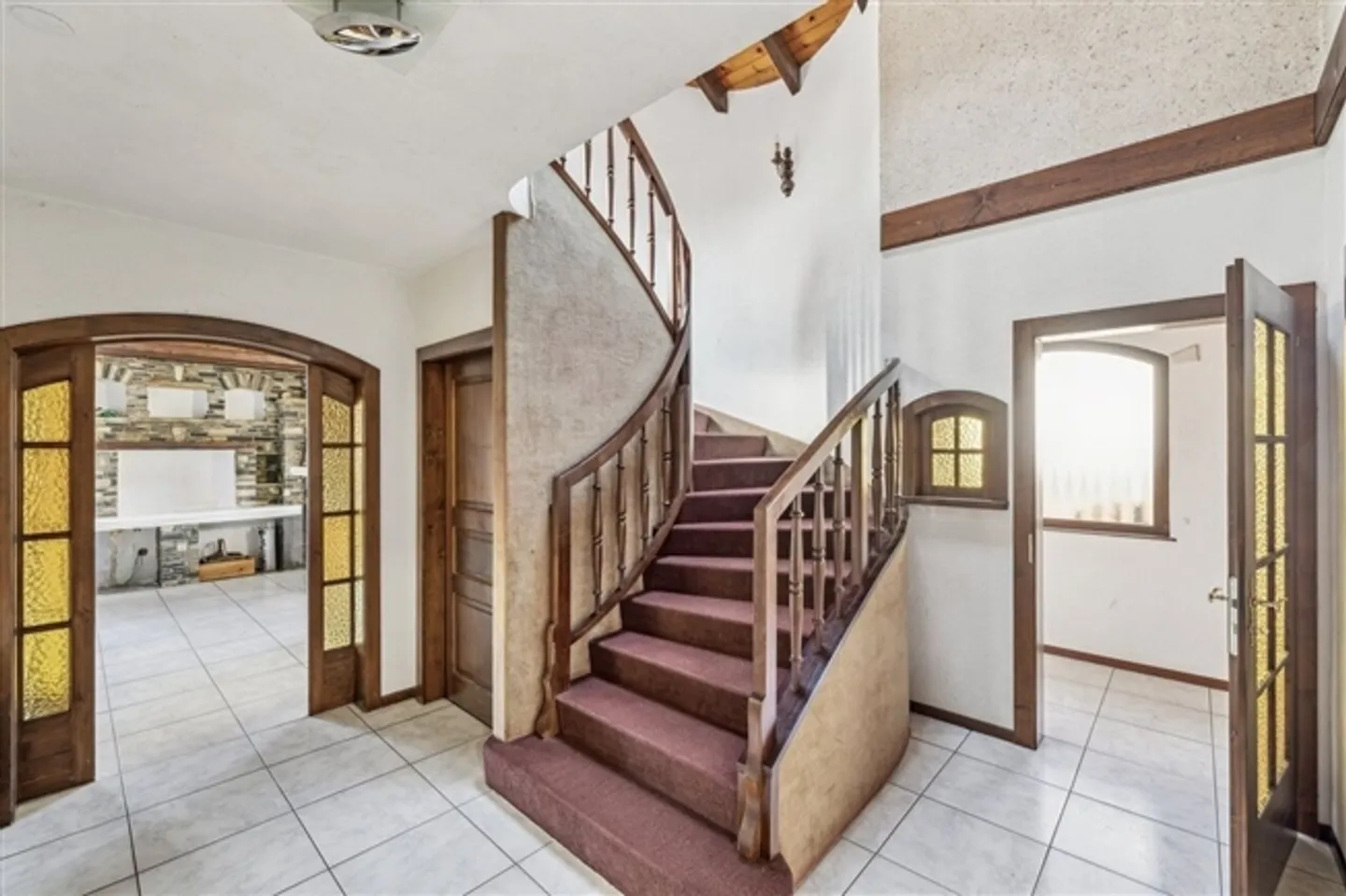 Maison individuelle avec 6,5 pièces avec logement indépendant et jardin - Photo 3 sur 10