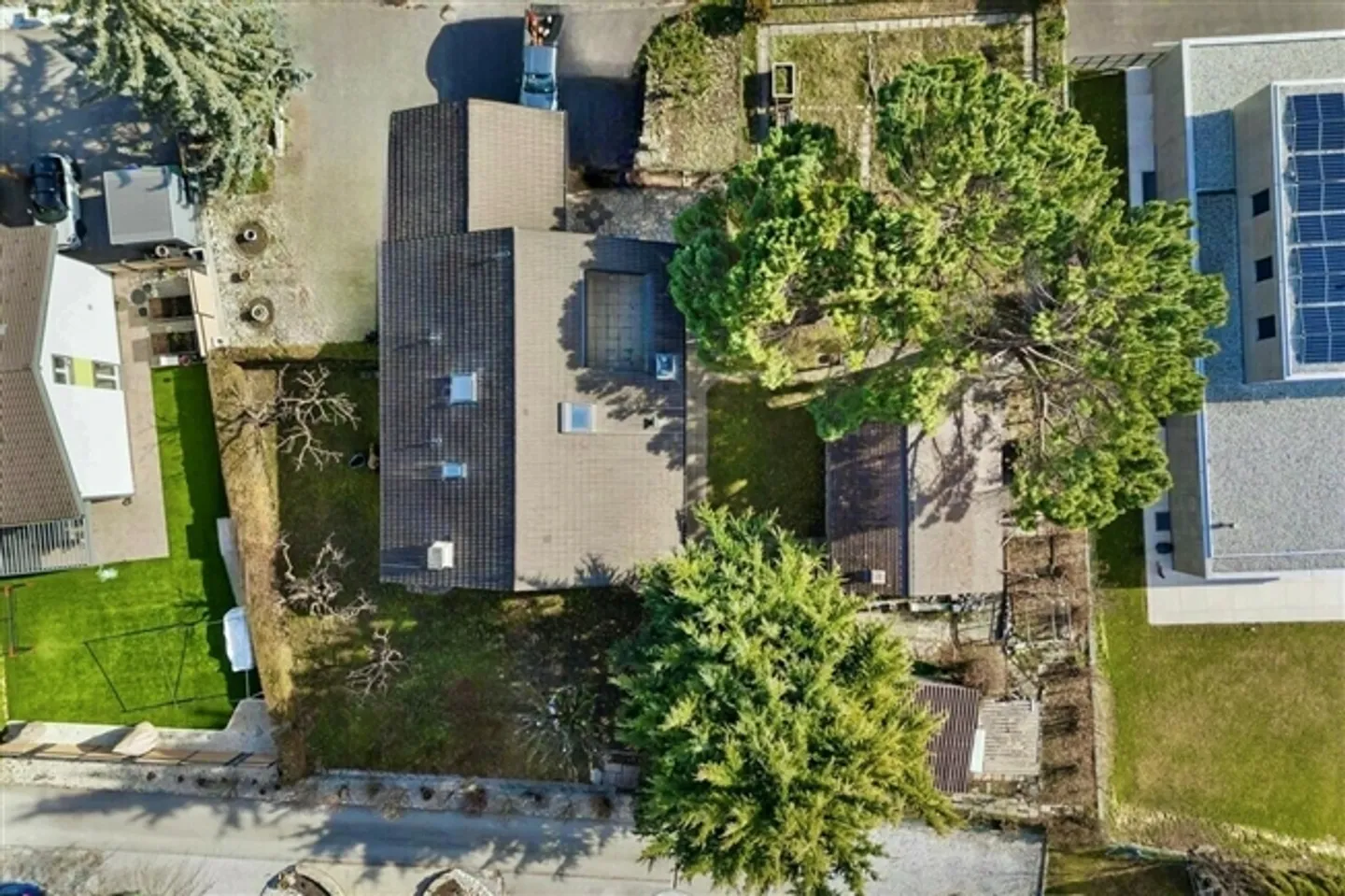 Maison individuelle avec 6,5 pièces avec logement indépendant et jardin - Photo 2 sur 10