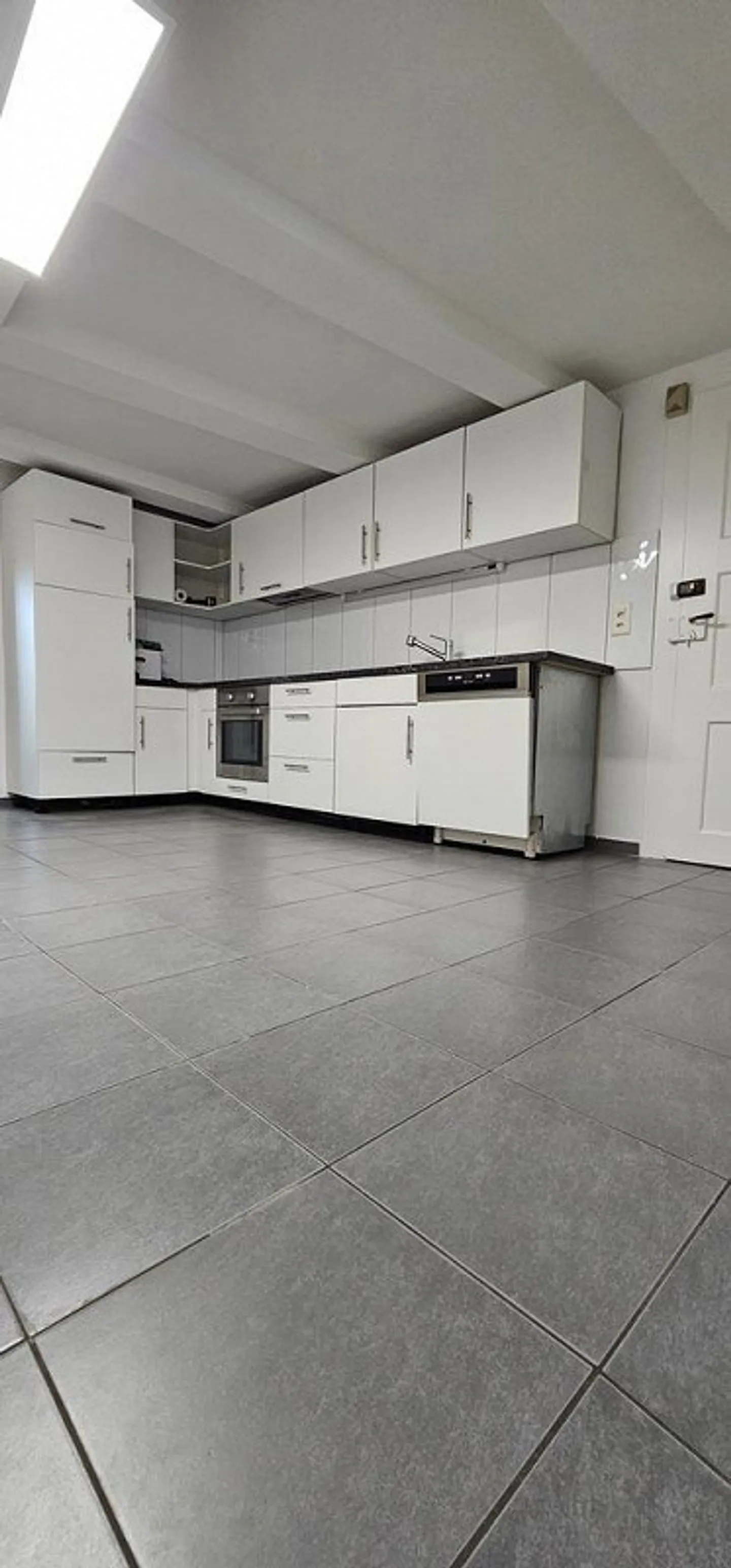 APPARTEMENT RÉNOVÉ DE 3 CHAMBRES À LAUSEN - Photo 1 sur 5