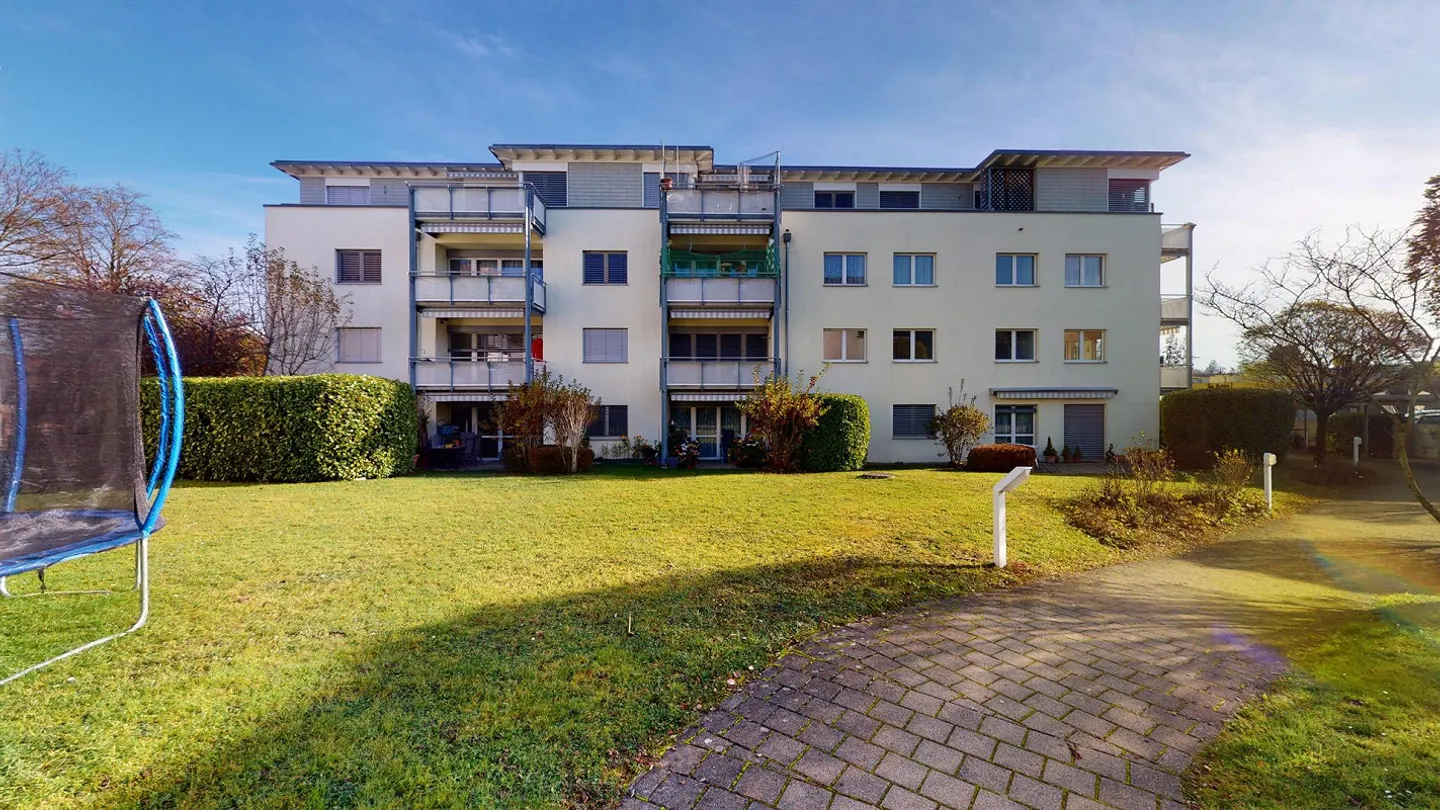 Geräumige Wohnung in Oetwil am See - Foto 1 von 5
