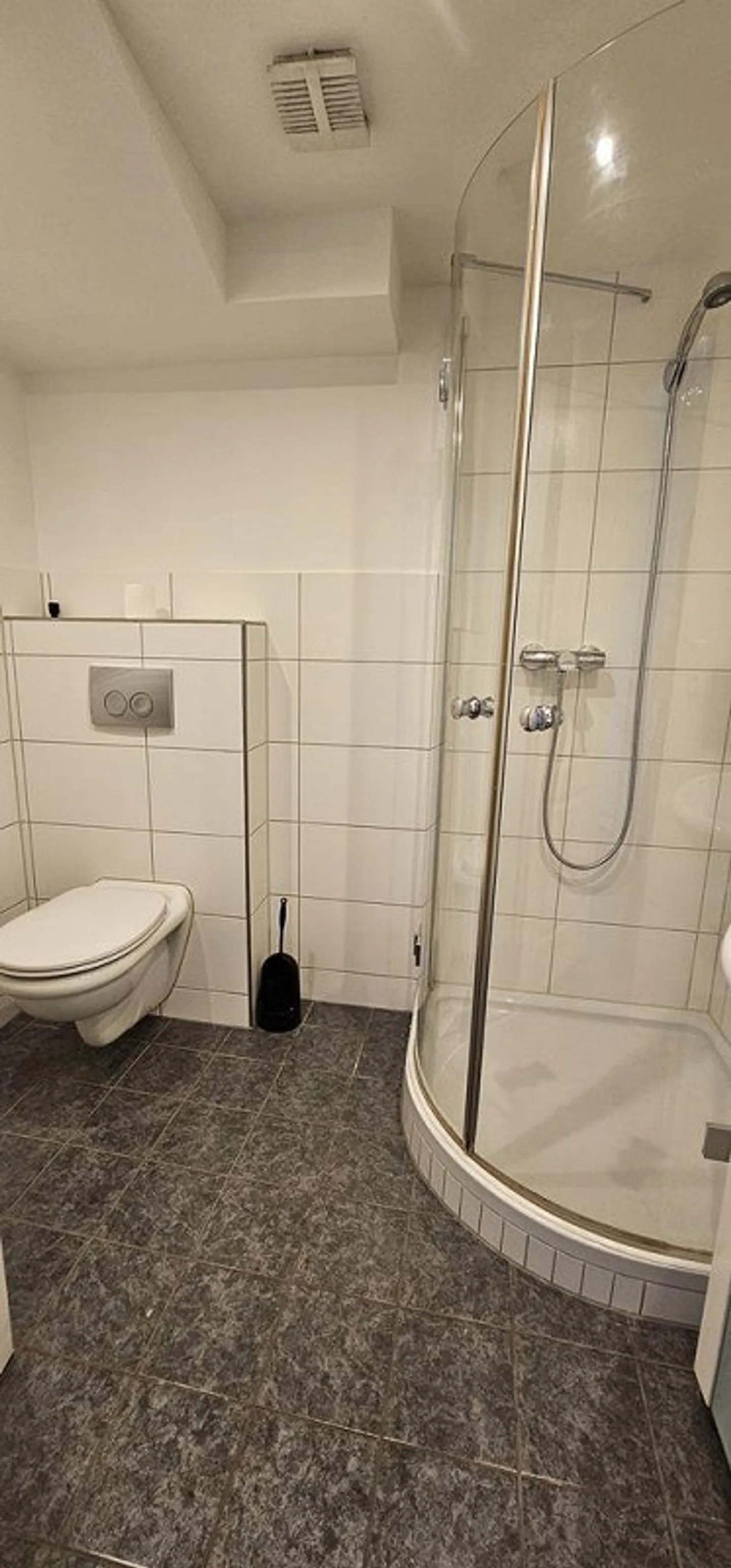 APPARTEMENT RÉNOVÉ DE 3 CHAMBRES À LAUSEN - Photo 2 sur 5