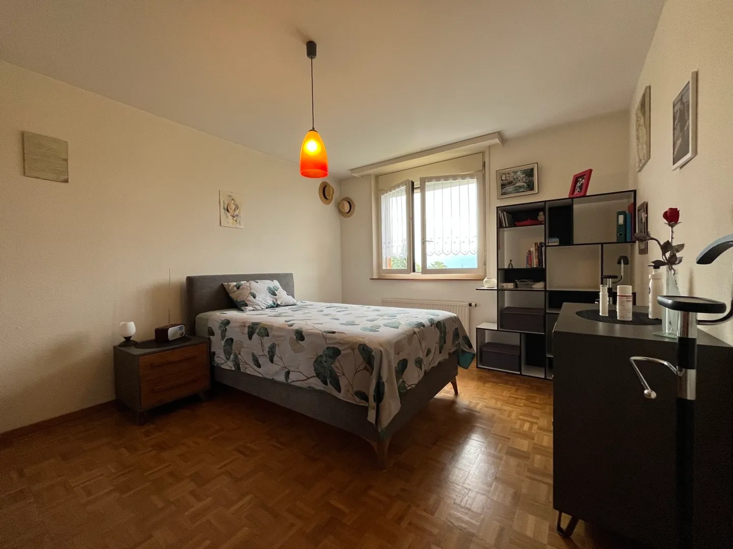 Spacious 2.5 rooms under partial renovation - Photo 3 of 5