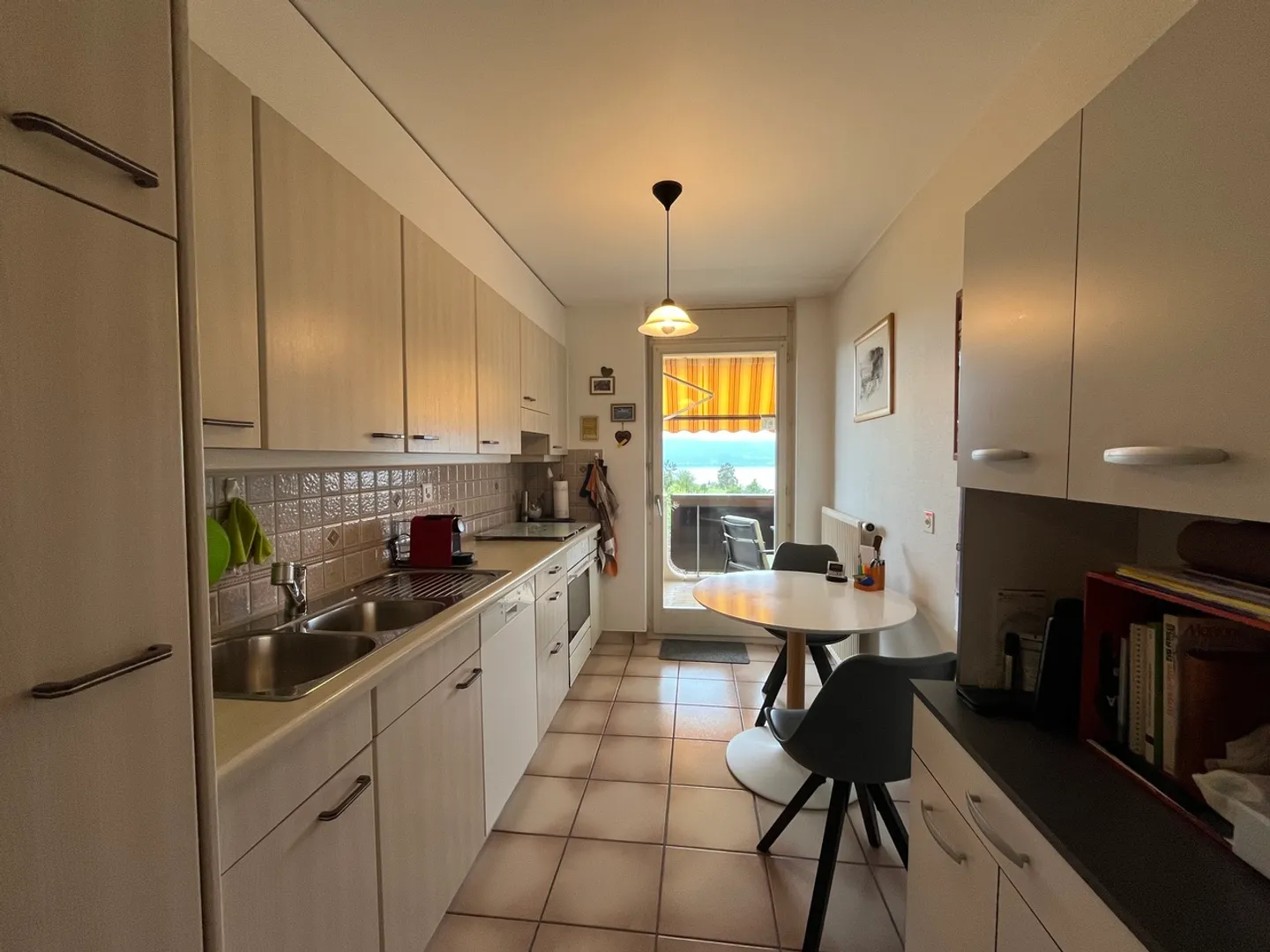 Spacious 2.5 rooms under partial renovation - Photo 4 of 5