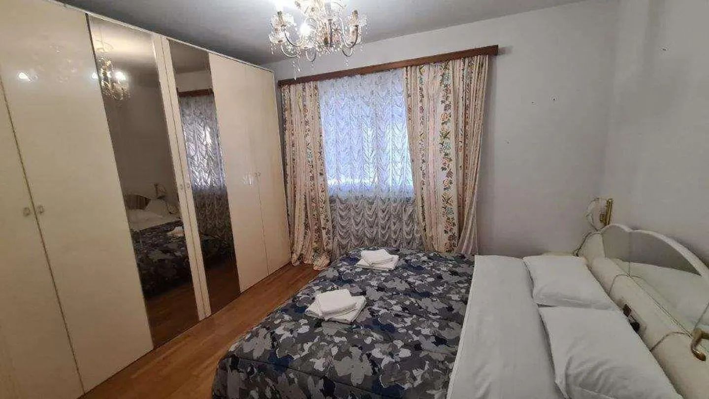 SINGLE VILLA WITH GARDEN TO RENOVATE - Photo 8 of 12