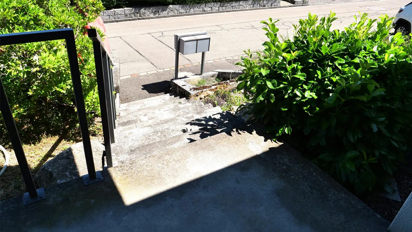 7 1/2 Zimmer Einfamilienhaus mit viel Ausbaupotenzial - Foto 5 di 5