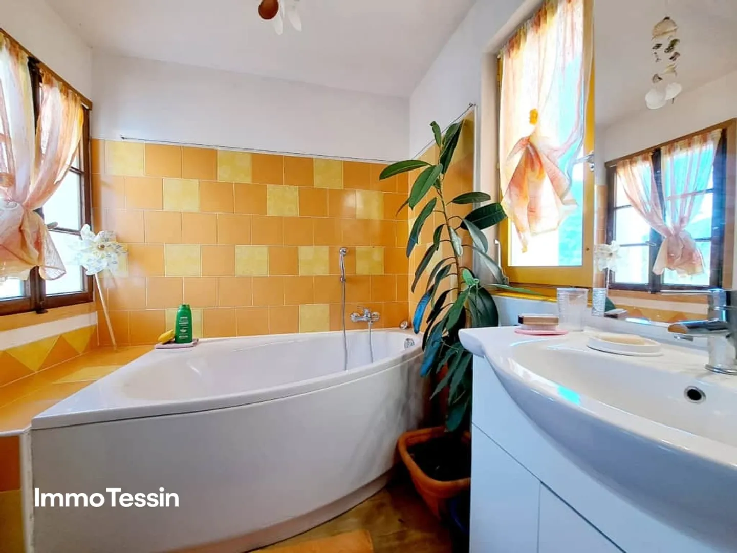 OPPORTUNITÀ: Hotel, B&B e appartamenti per le vacanze, vicino al Lago Maggiore e al Lago di Lugano, in una bellissima posizione nella natura - Foto 13 di 13