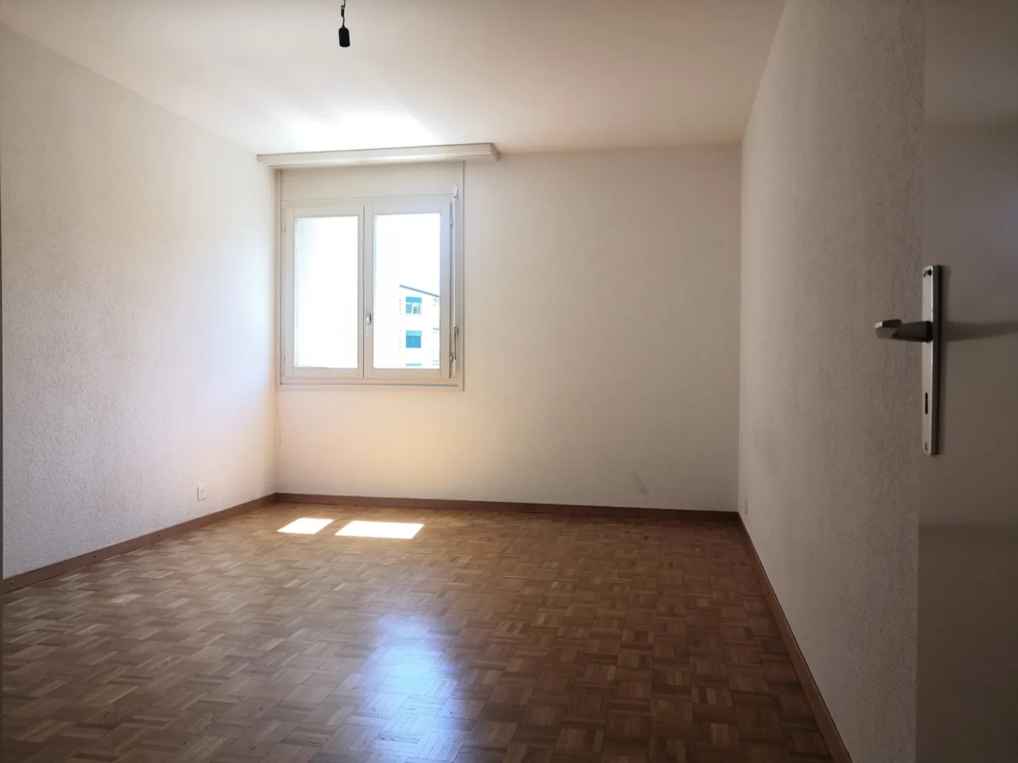 Geräumige 3,5 Zimmer mit Balkon - Foto 5 von 7