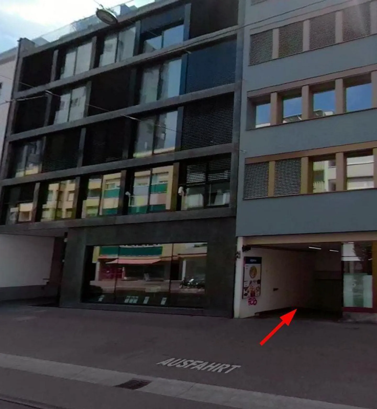 Parkplatz im Gundeli - Foto 2 von 4