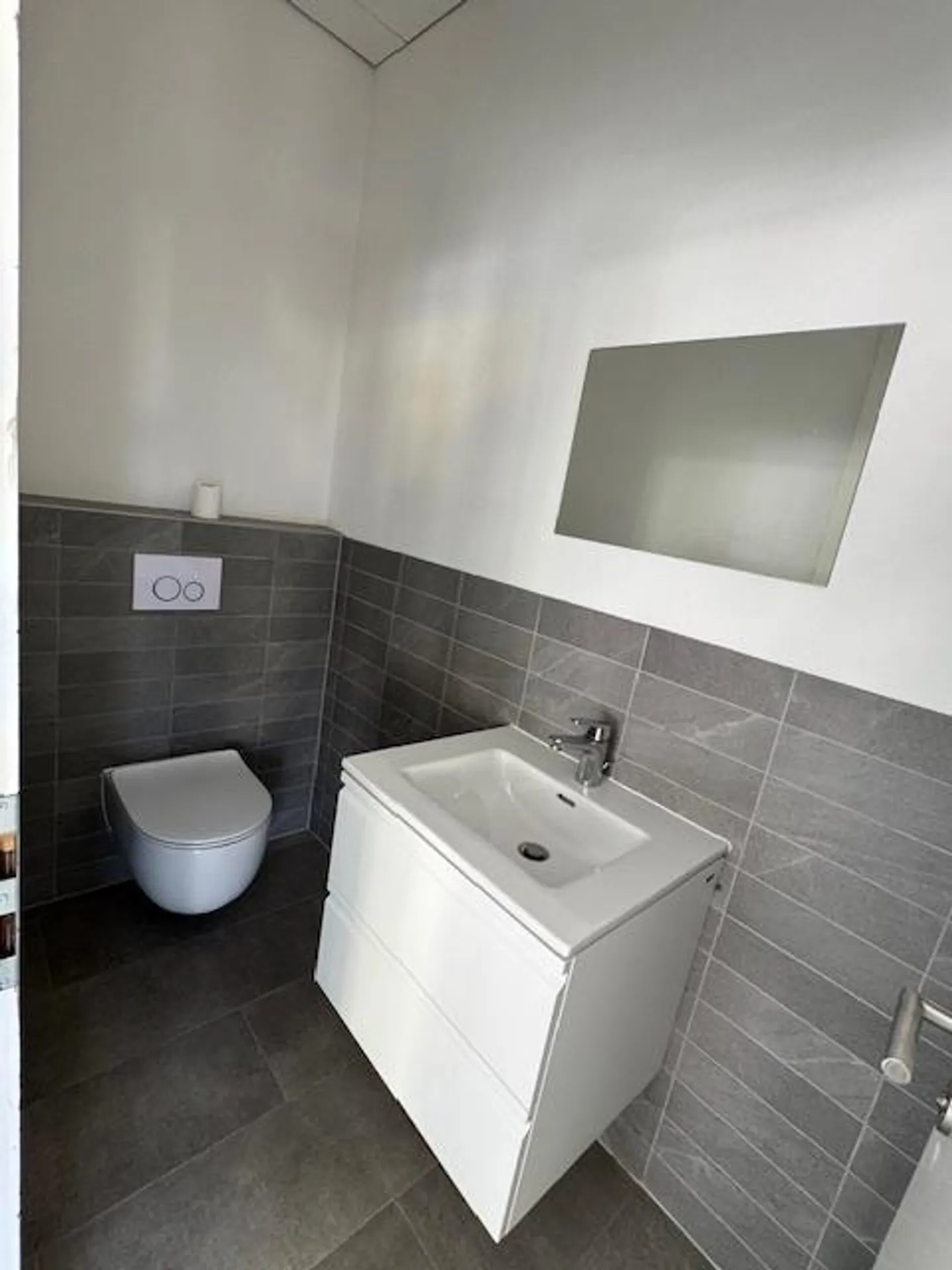 BIASCA - GEWERBLICHER RAUM MQ 60 - GROSSES FENSTER - Foto 5 von 8