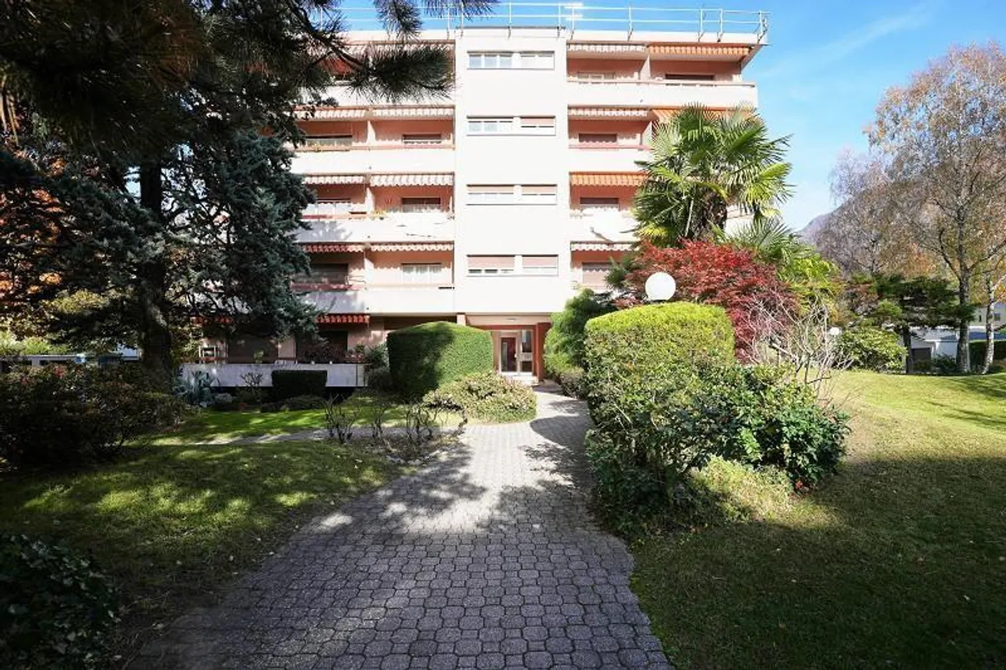 Appartement de 2 1/2 pièces dans un emplacement central, calme et ensoleillé - Photo 1 sur 23