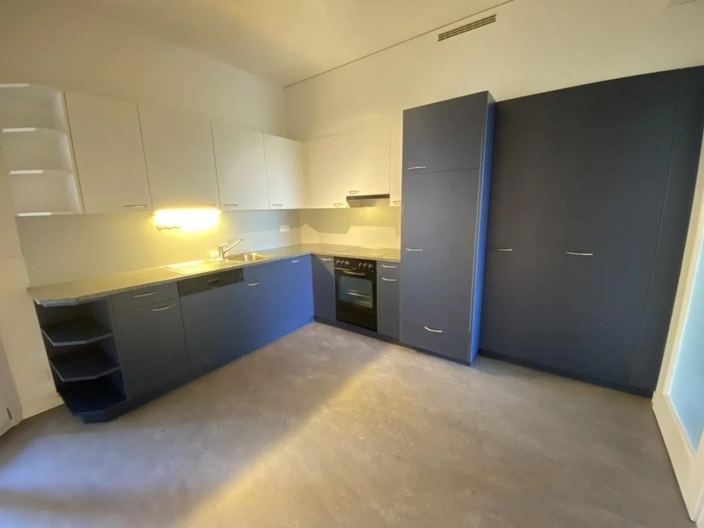 Beautiful apartment for rent on Boulevard de Pérolles! - Photo 2 of 10