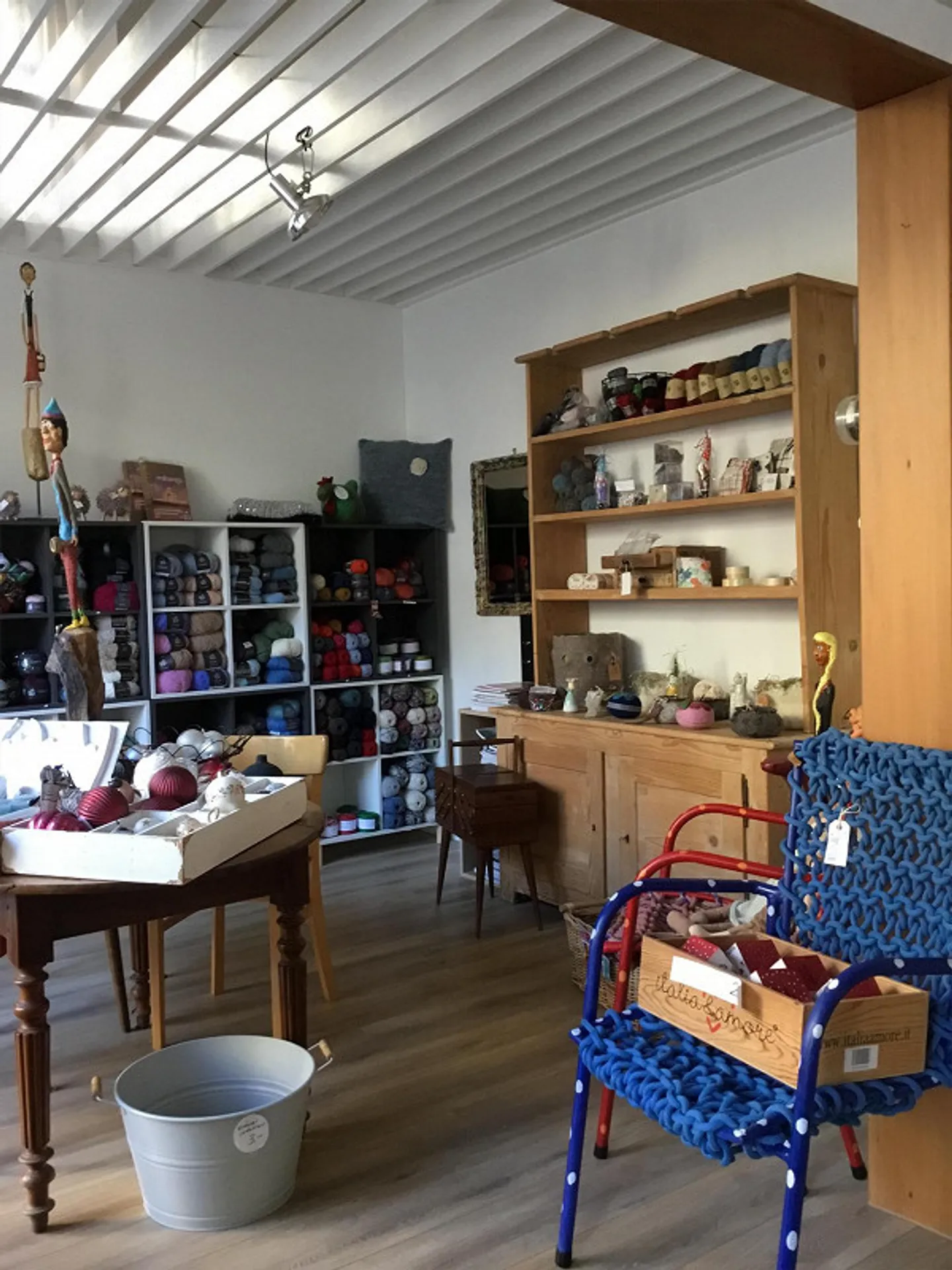 Retail space with office - Photo 4 of 9