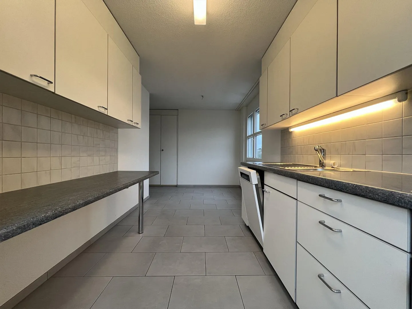 Helle 4.5-Zimmerwohnung / App. 4.5 pièce lumineux - Foto 3 von 10