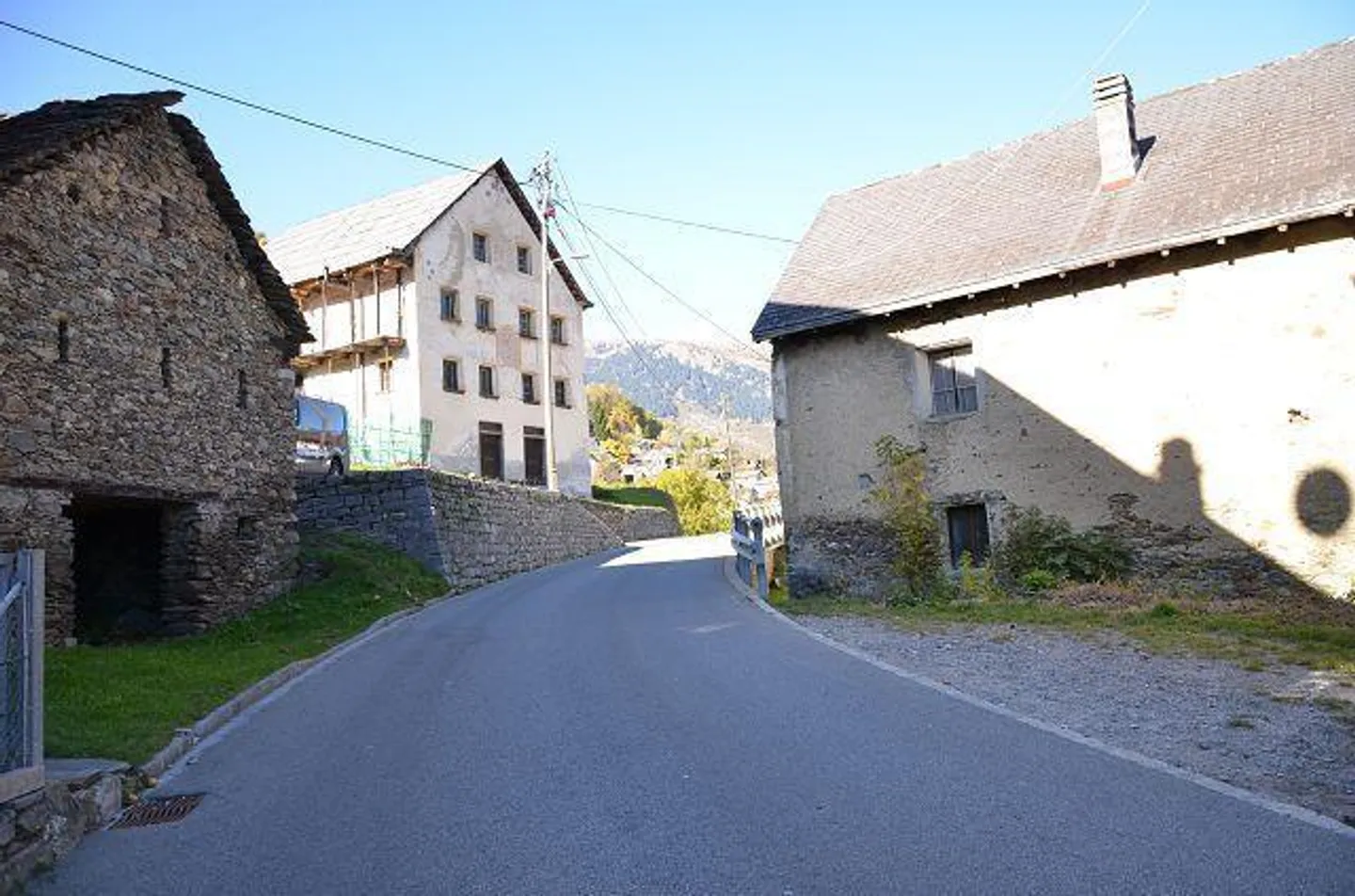 «Grande casa con giardino, stalla e rustico da ristrutturare in una posizione molto soleggiata, tranquilla con bellissima vista» - Foto 5 di 43
