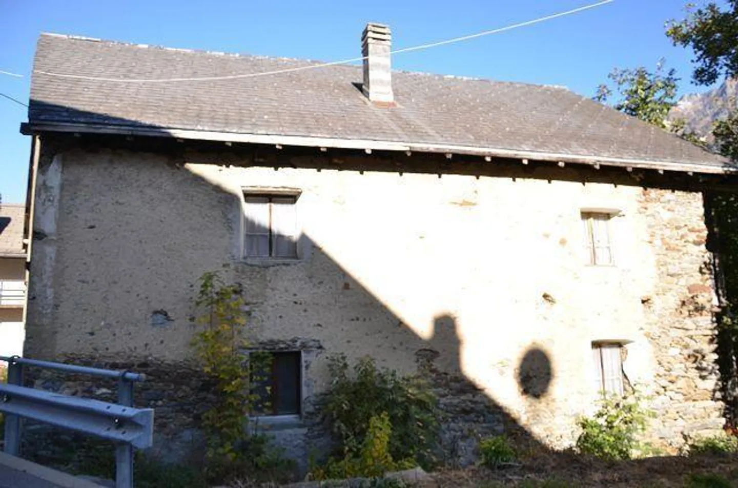 «Grande casa con giardino, stalla e rustico da ristrutturare in una posizione molto soleggiata, tranquilla con bellissima vista» - Foto 6 di 43
