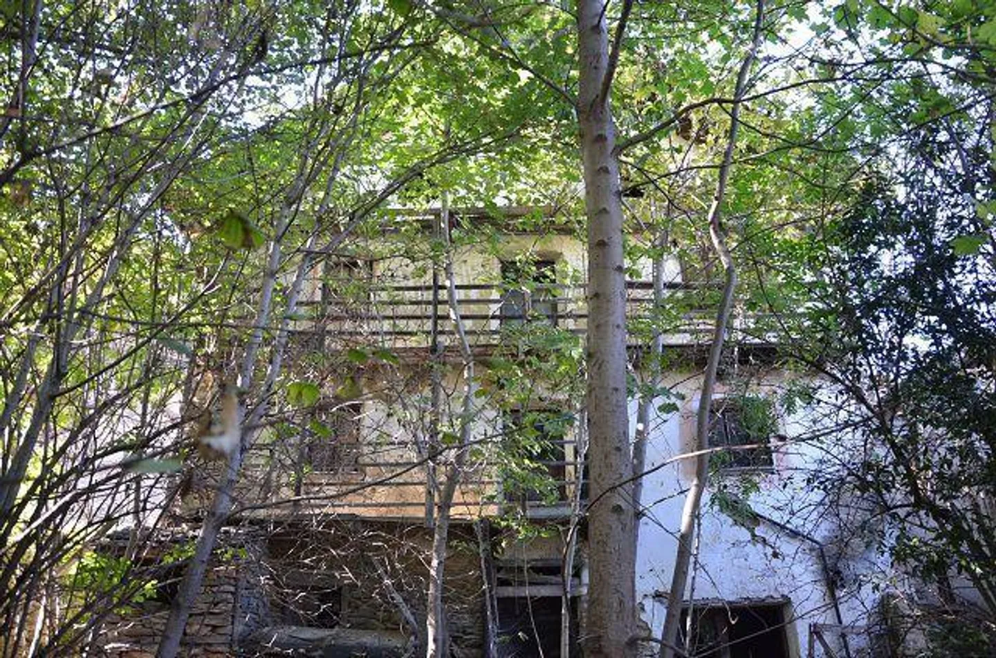 «Grande casa con giardino, stalla e rustico da ristrutturare in una posizione molto soleggiata, tranquilla con bellissima vista» - Foto 7 di 43