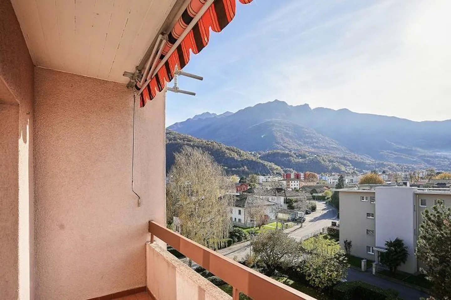 Appartement de 2 1/2 pièces dans un emplacement central, calme et ensoleillé - Photo 10 sur 23